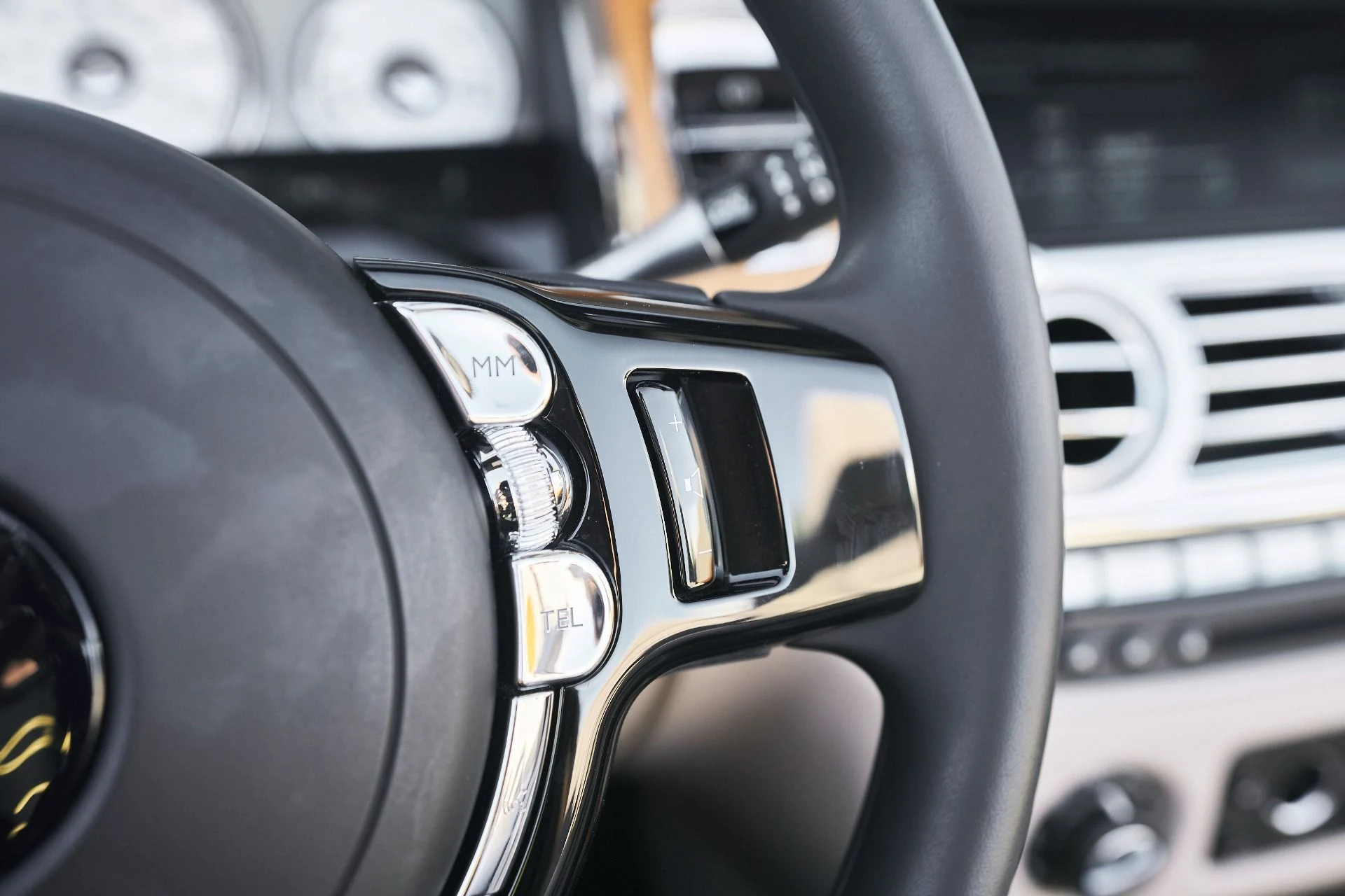 mph047_3900087282_Used_2020_Rolls_Royce_Dawn_Base_1762645846_f433fe0f58