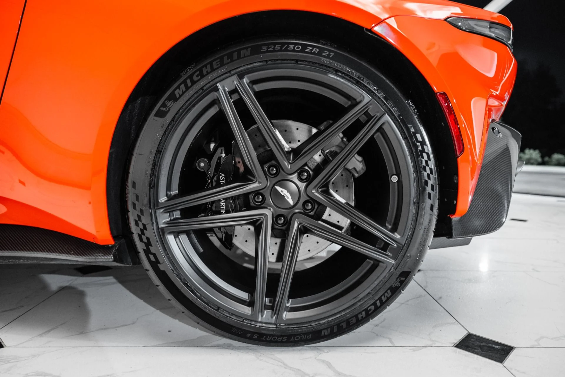 mph047_3912600913_Used_2025_Aston_Martin_Vantage_1754335114_2a9c47560d