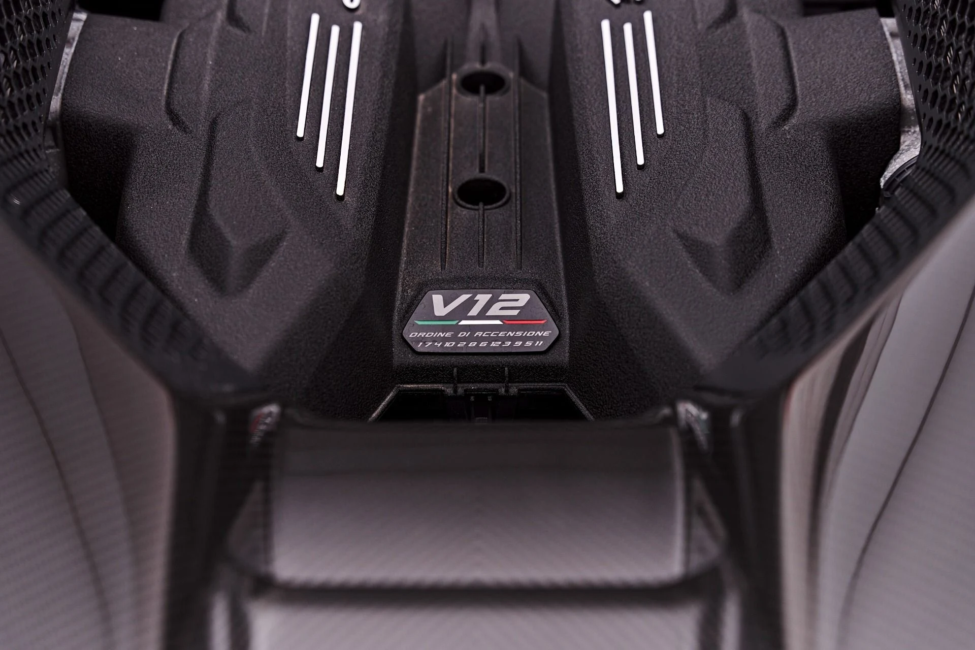 mph047_392850786_Used_2024_Lamborghini_Revuelto_Base_1786150951_880516b166