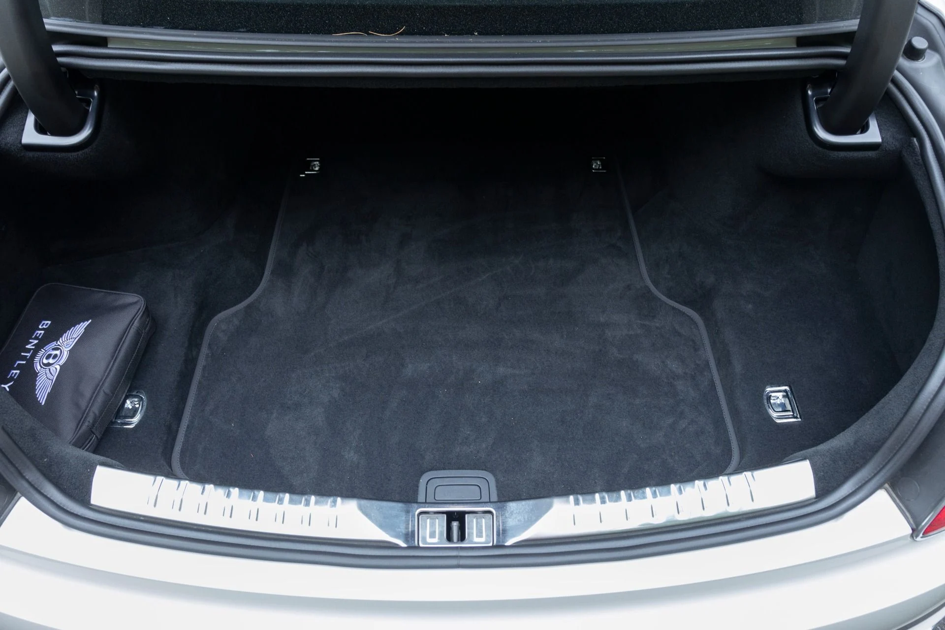 mph047_3940032347_Used_2024_Bentley_Flying_Spur_V8_1779398452_0d2dc142bf