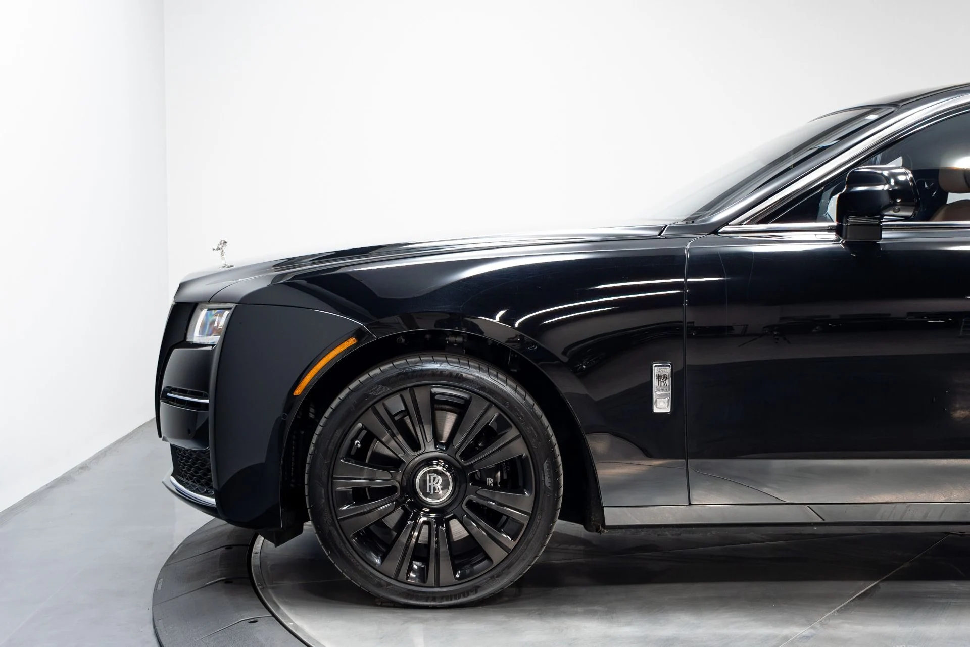 mph047_3940332962_Used_2022_Rolls_Royce_Ghost_1776785010_732819a356