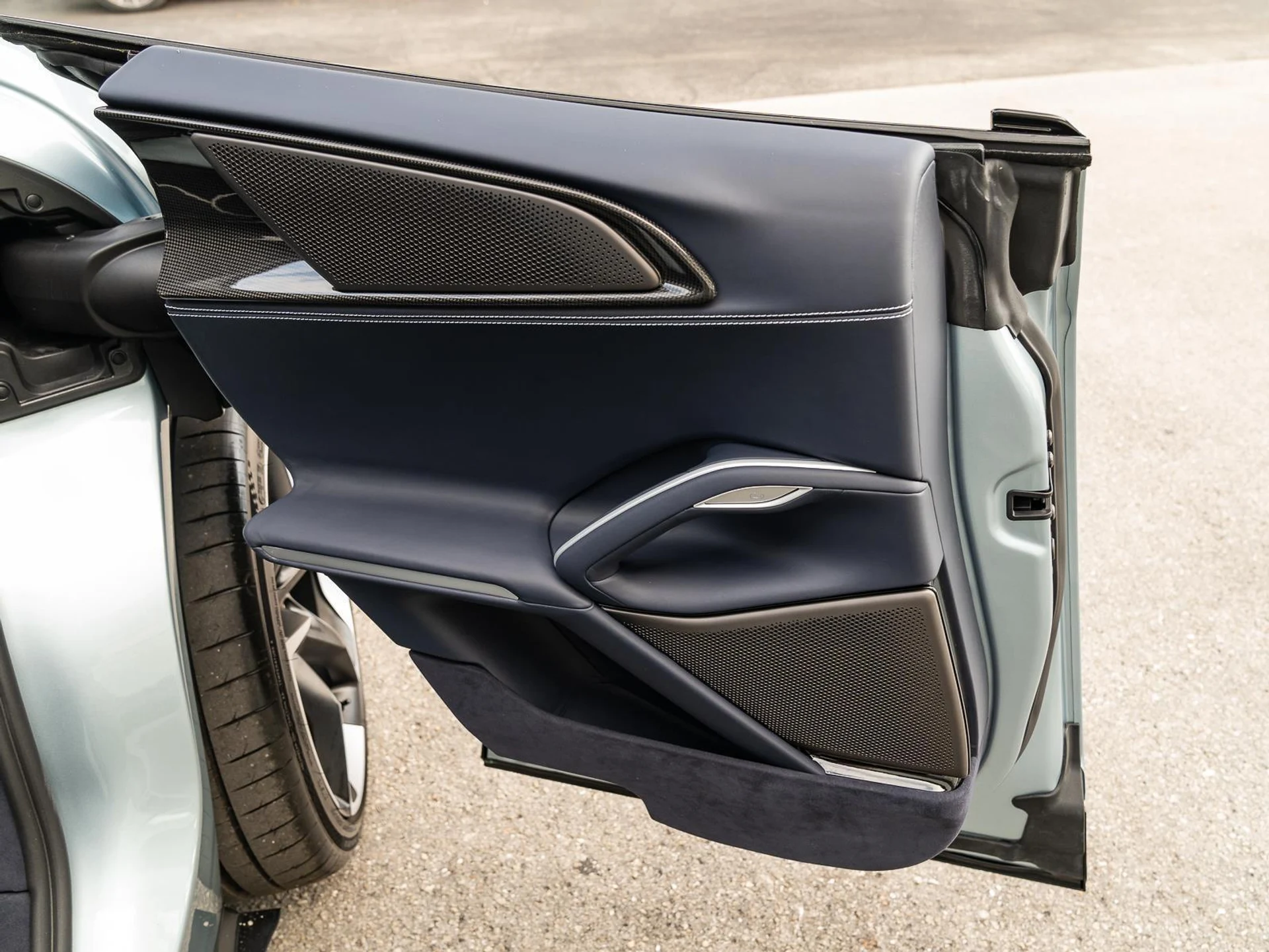 mph047_3940929709_Used_2025_Ferrari_Purosangue_AWD_1768385491_37ada06eff