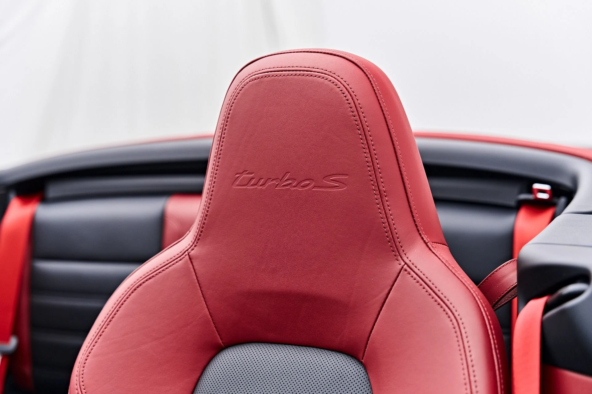 mph047_3984389944_Used_2024_Porsche_911_Turbo_S_1790299390_f156c84c11