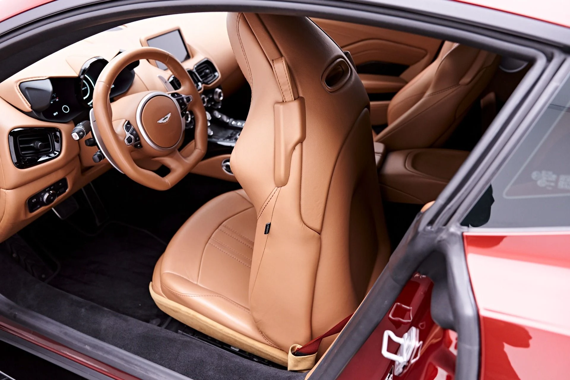 mph047_3993667518_Used_2020_Aston_Martin_Vantage_Base_1777504325_9c81577d8d