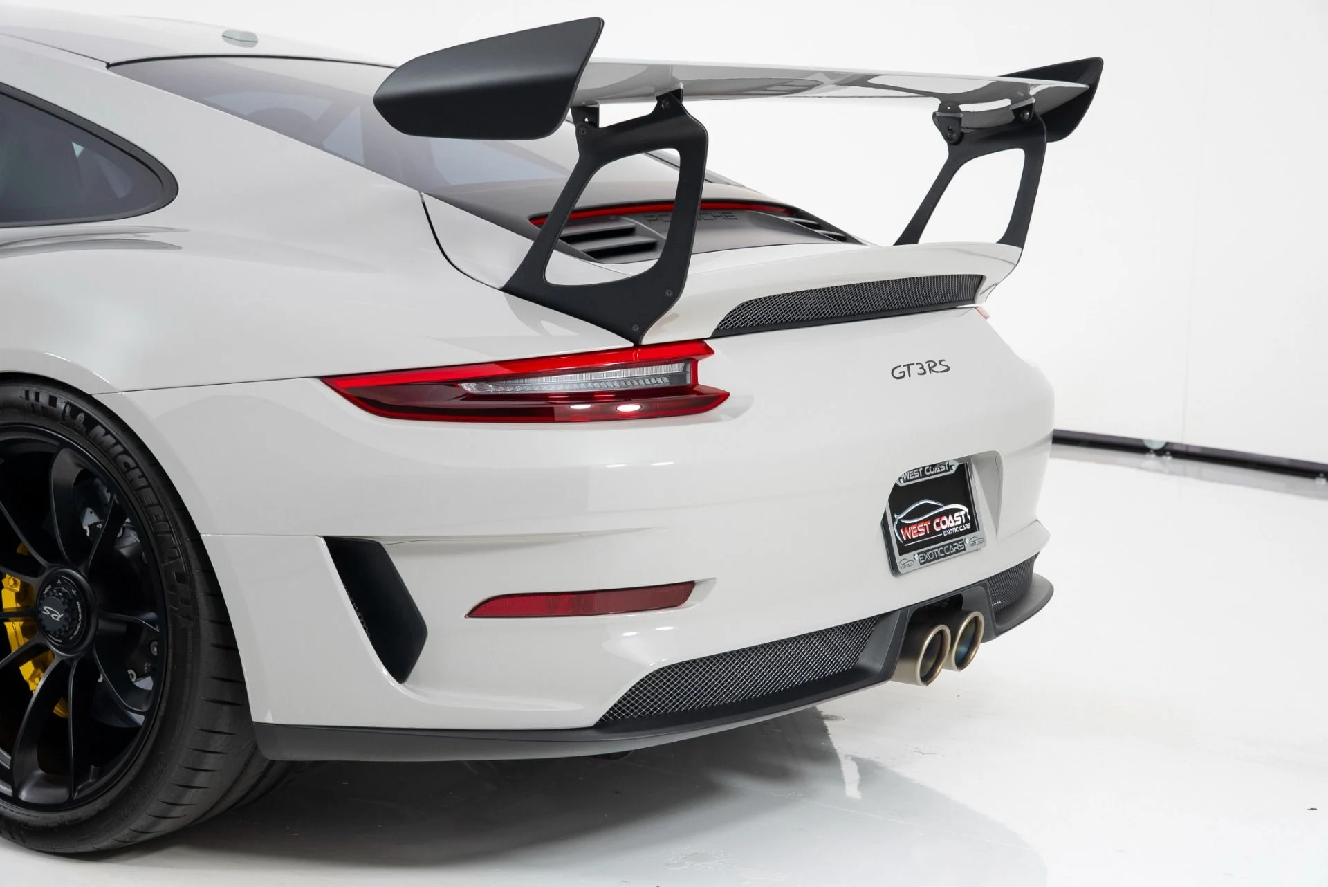 mph047_4007763106_Used_2019_Porsche_911_GT_3_RS_1758126565_fb7ceae94f
