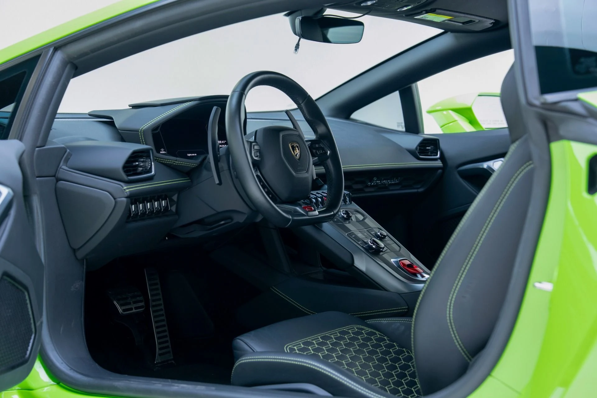 mph047_401024949_Used_2019_Lamborghini_Huracan_LP_580_2_1780329686_ff66b53bf1