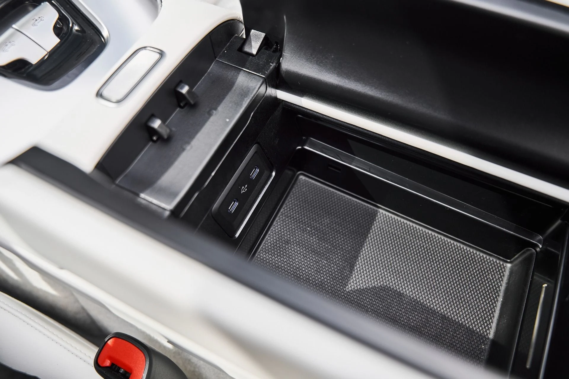 mph047_4037778183_Used_2026_Mercedes_Benz_SL_Class_Maybach_SL_680_1777159974_08acf18c84