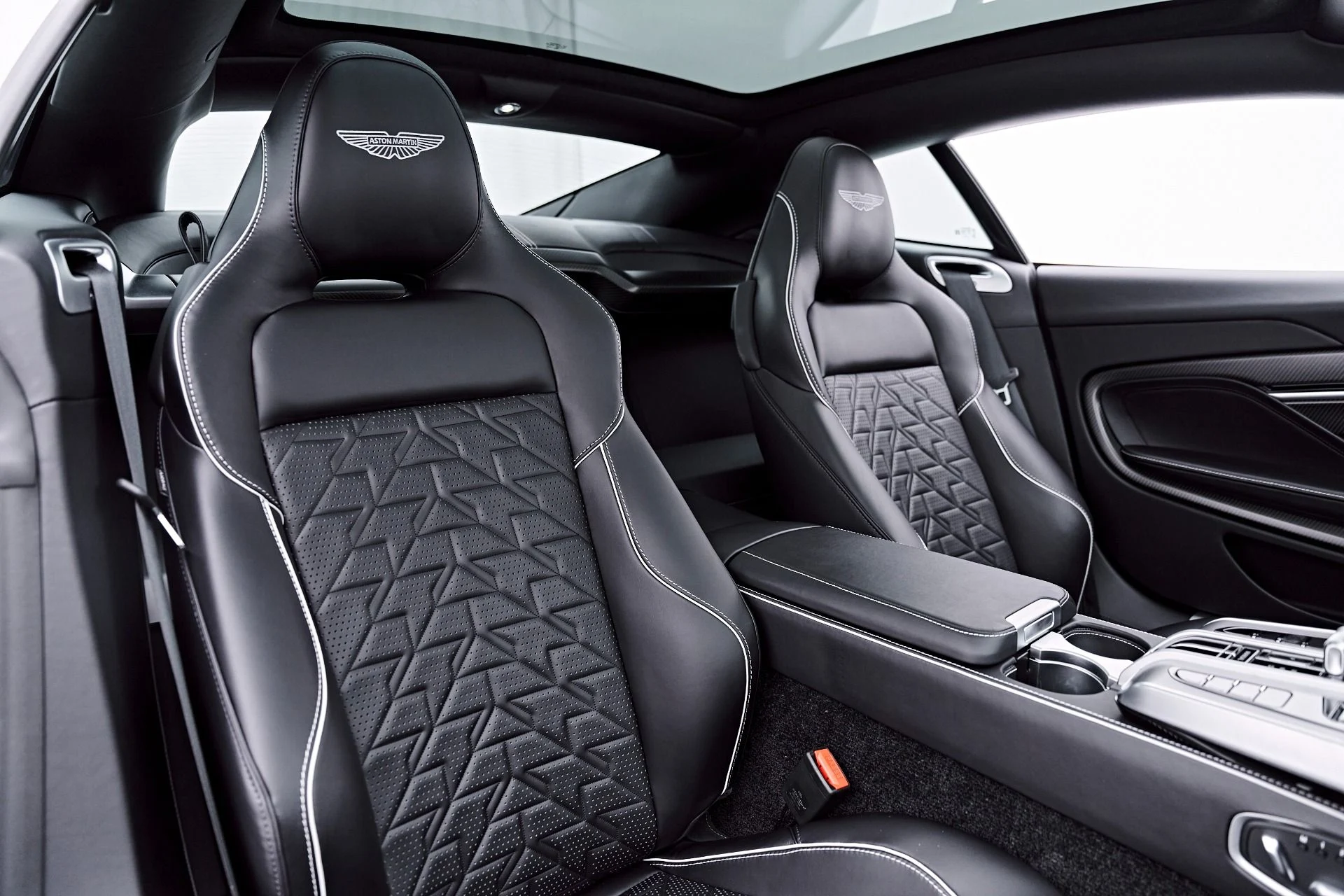 mph047_4048035845_Used_2025_Aston_Martin_Vanquish_V12_1786045849_3f2a9ff93b