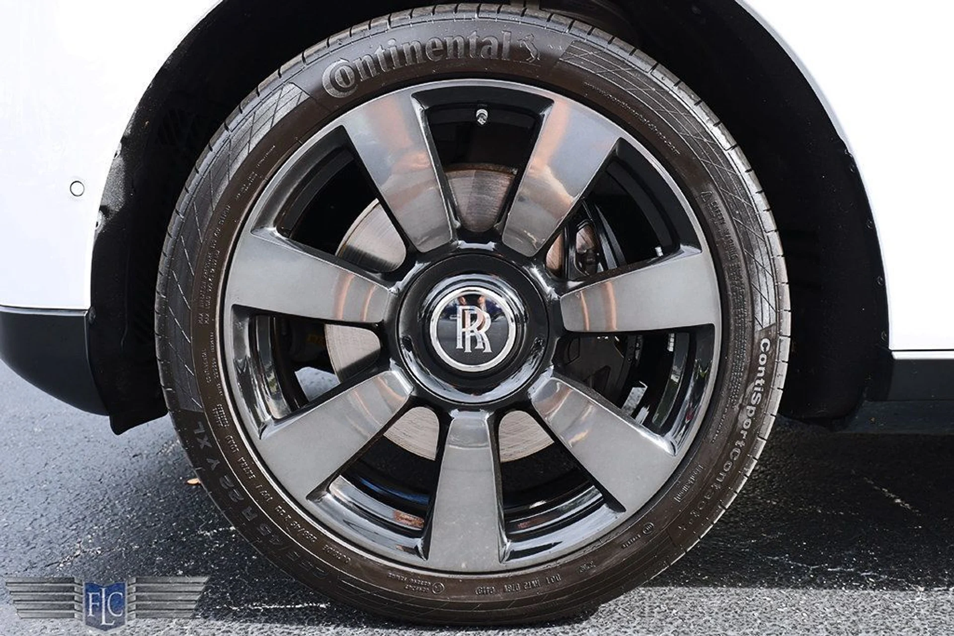 mph047_4057380670_used_2019_rolls_royce_cullinan_sportutility_6305_22963693_48_1024_d6fb6bbdf3