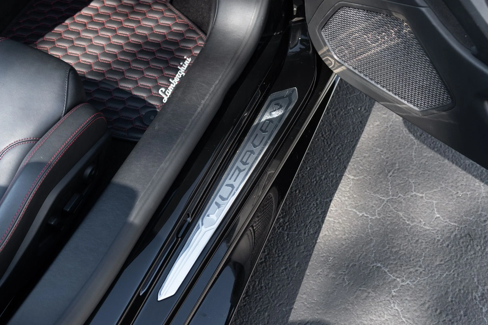 mph047_4064647920_Used_2017_Lamborghini_Huracan_LP_610_4_Spyder_1774364077_3c1015ee09