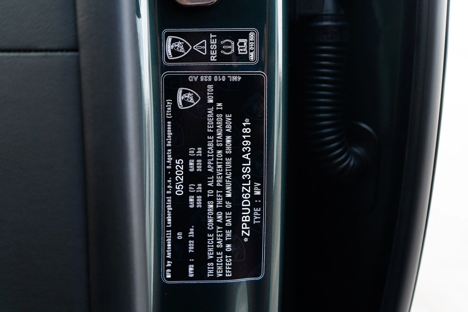 mph047_4084047067_Used_2025_Lamborghini_Urus_SE_1758739816_86f6b58265