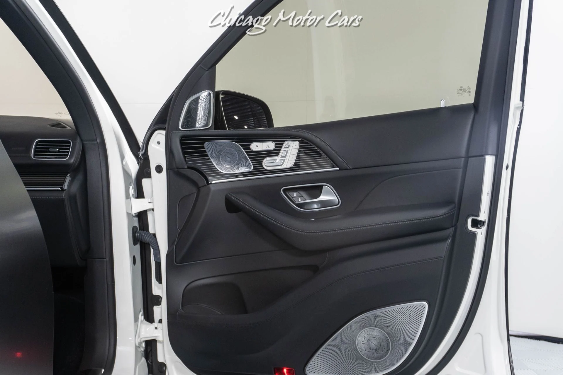 mph047_4084238434_10022_p48_l_6905b6103d