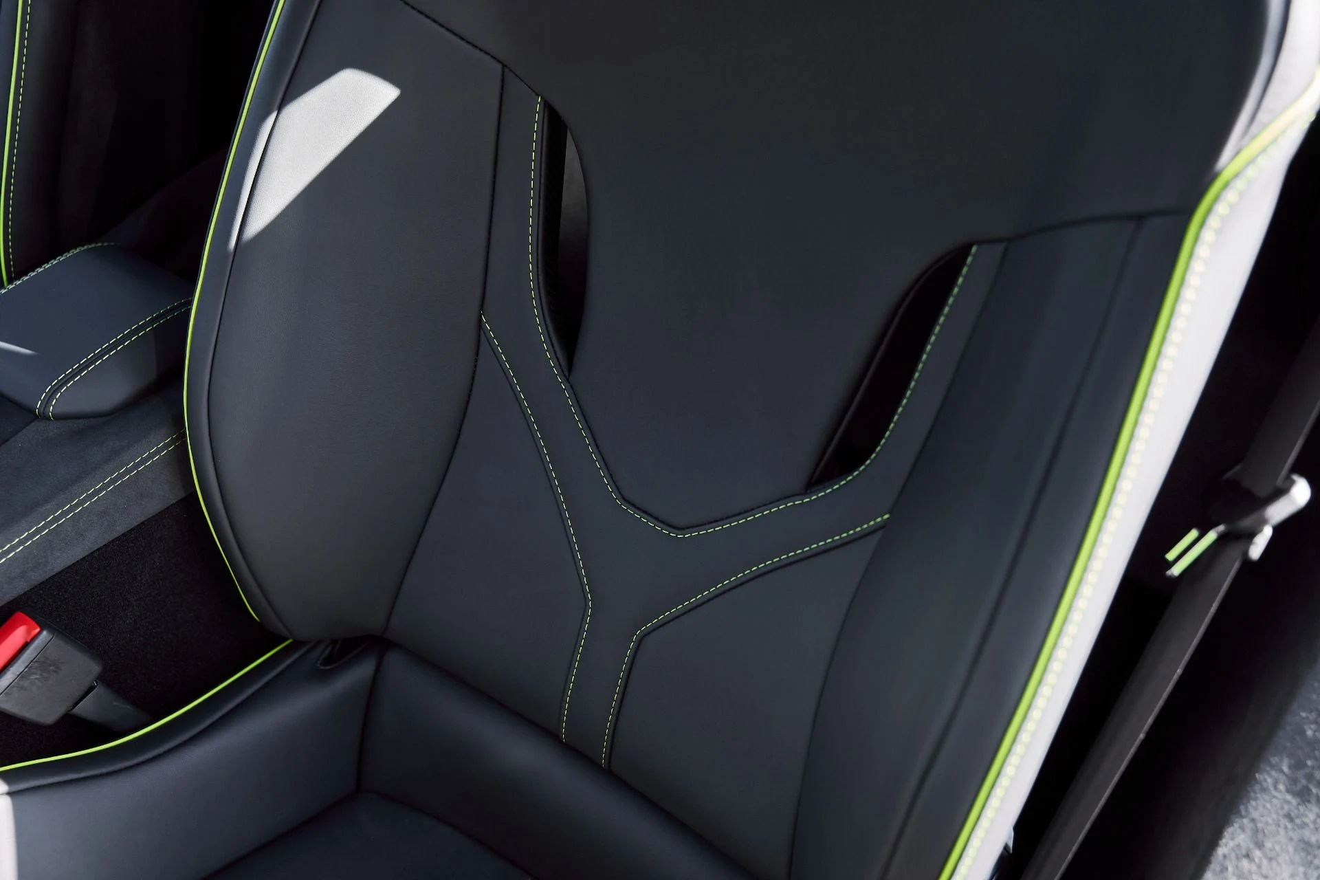 mph047_4103165972_Used_2025_Lamborghini_Revuelto_1769824562_62e98afb0a