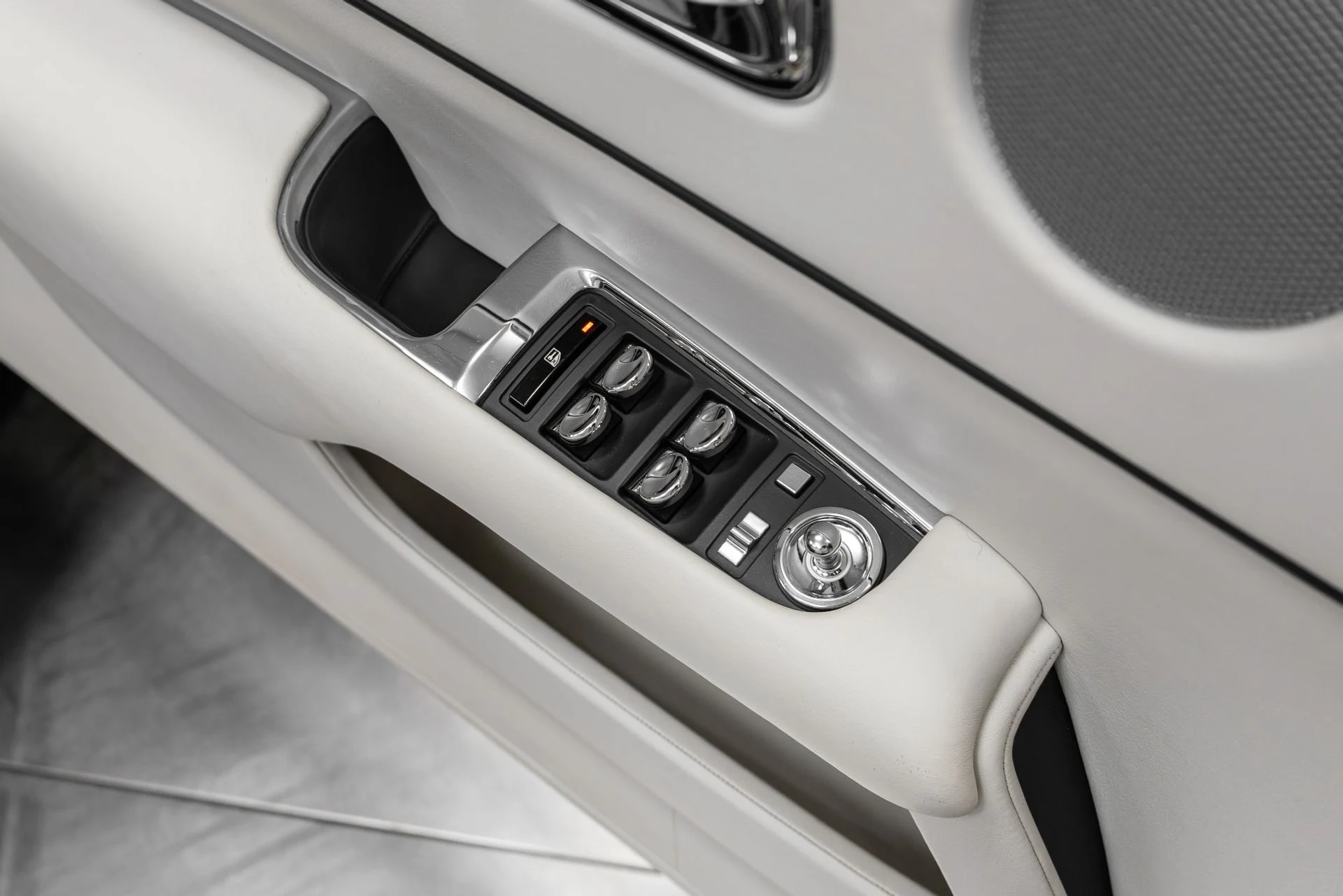 mph047_4116748056_Used_2016_Rolls_Royce_Wraith_1765322495_41d3561bb7