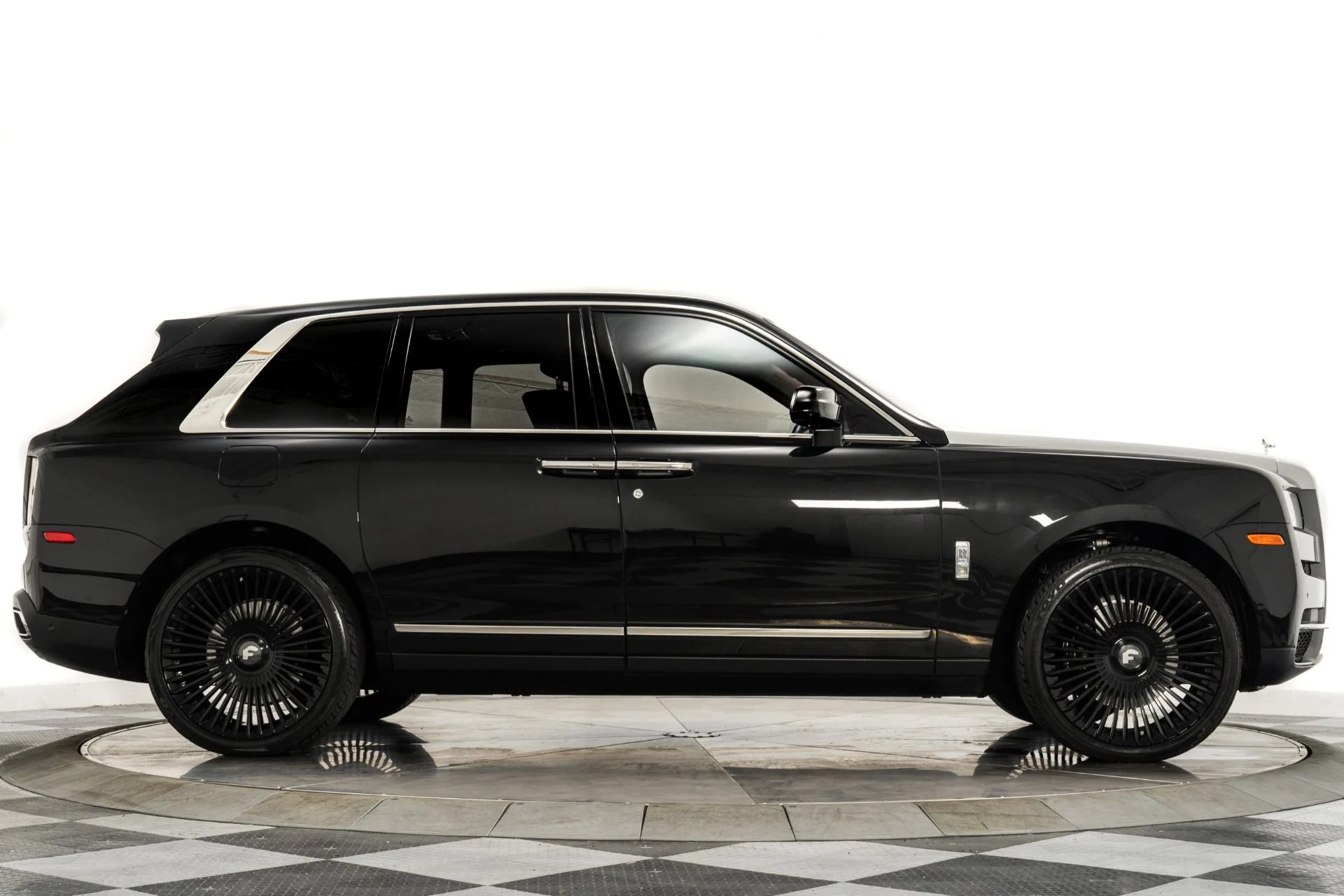 mph047_4144406588_Used_2022_Rolls_Royce_Cullinan_1760976339_3ef227f2c6
