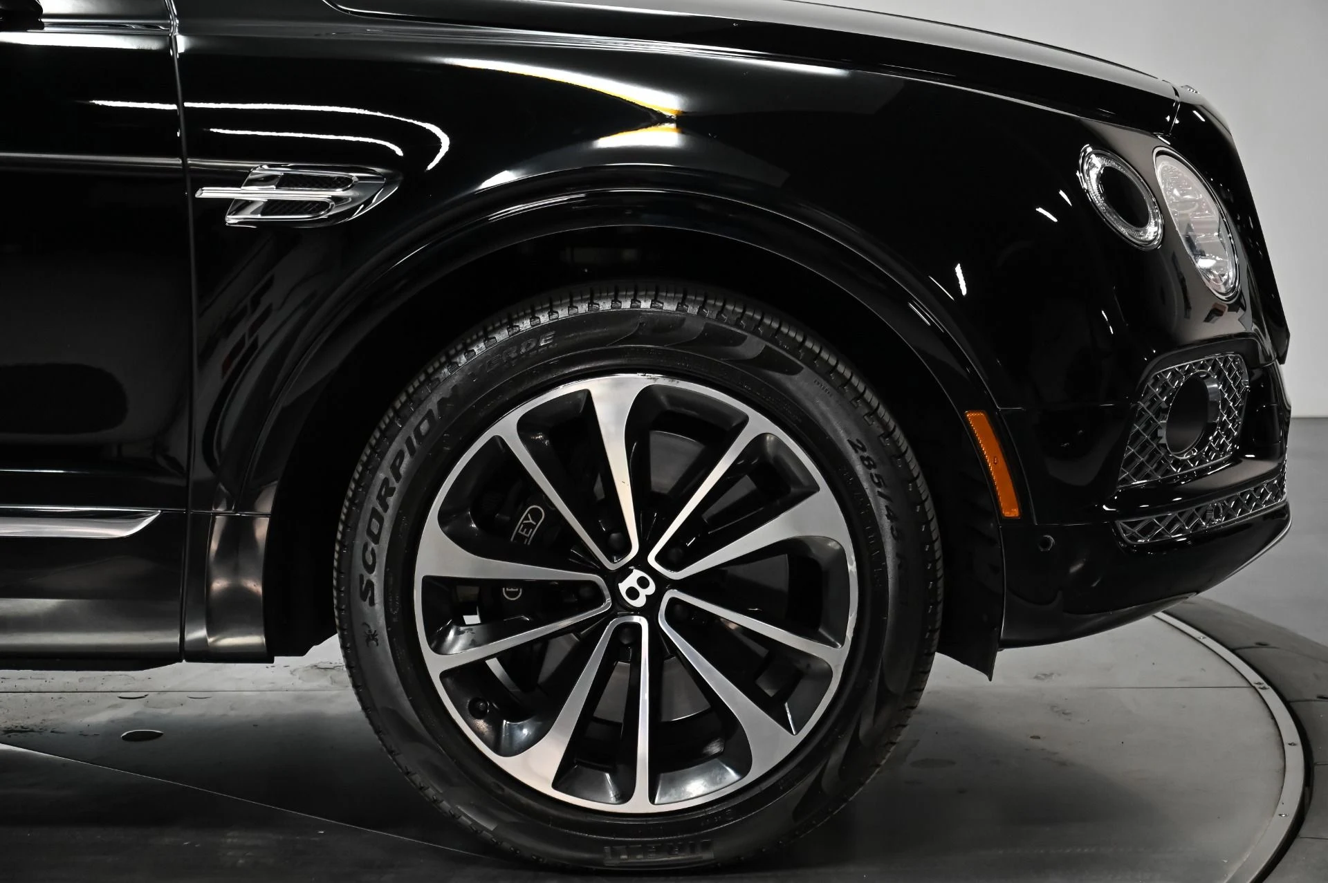 mph047_4154675826_Used_2018_Bentley_Bentayga_W12_1756239179_2086a8e8e5