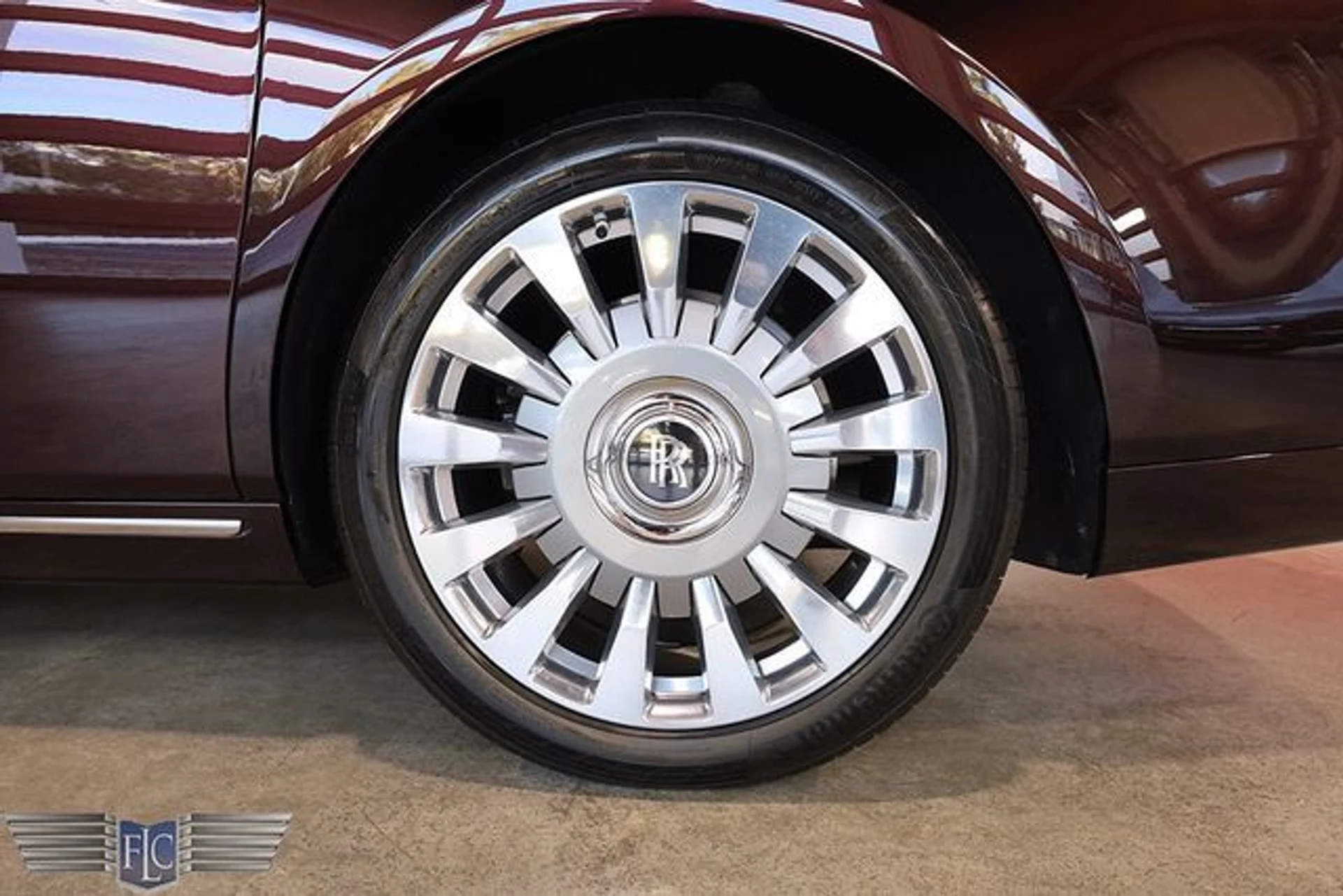 mph047_4164452663_used_2018_rolls_royce_phantom_extendedwheelbasesedan_9689_23067531_52_640_2d4feba490