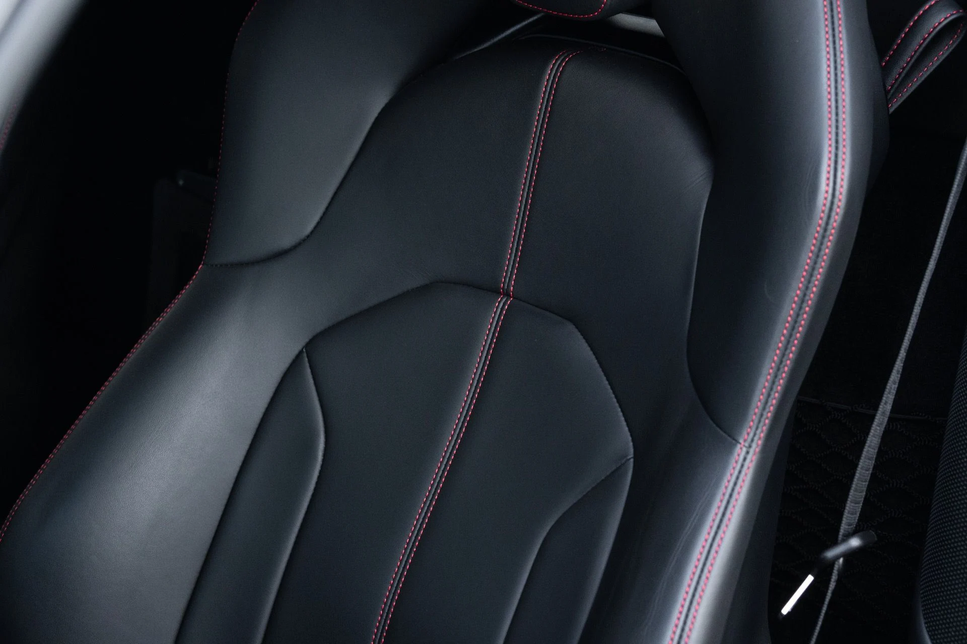 mph047_4167684419_Used_2022_Ferrari_F8_Tributo_1774670303_ad43d5ba69