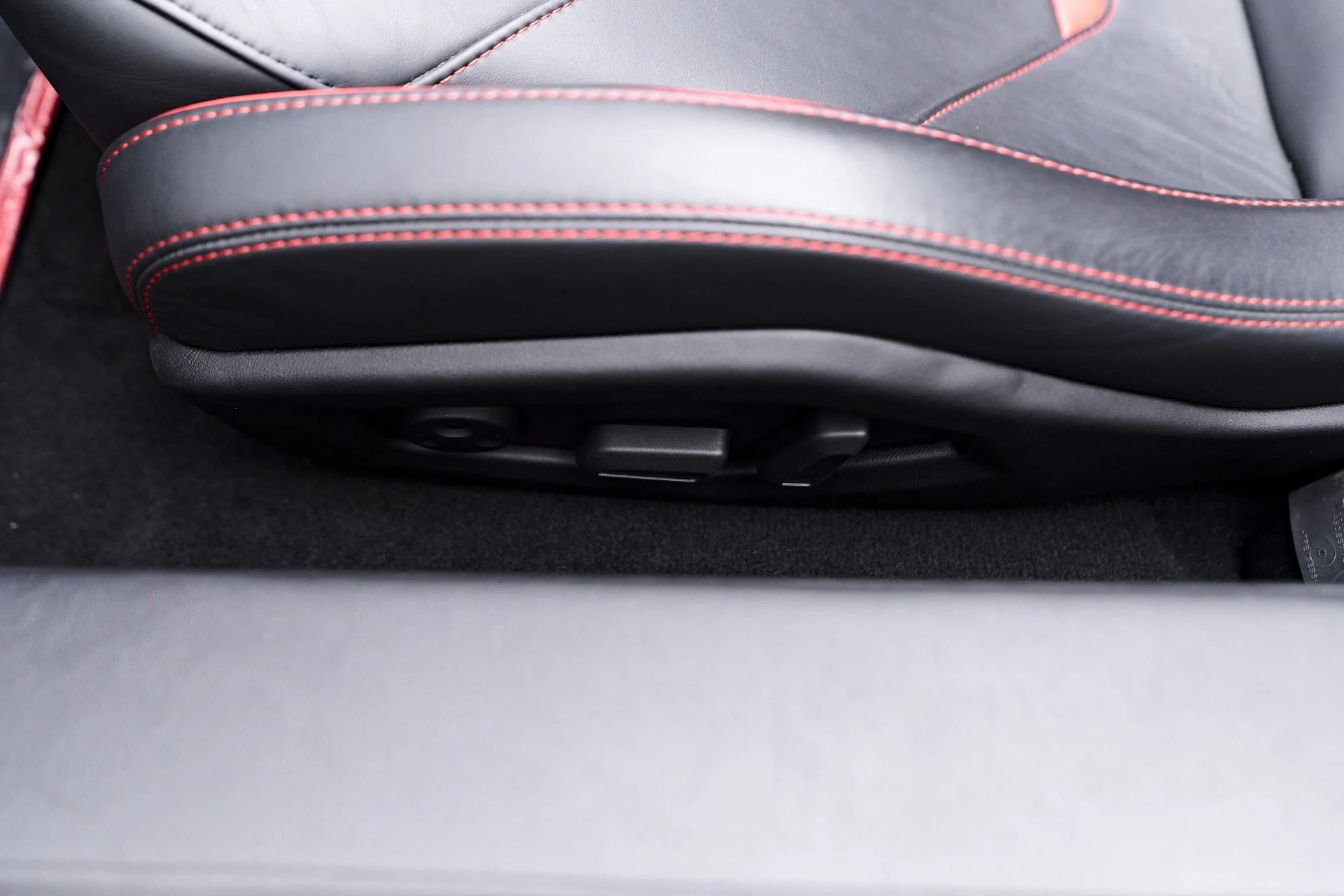 mph047_4182469330_Used_2020_Lamborghini_Huracan_EVO_Base_1755655924_ca57bdae7f