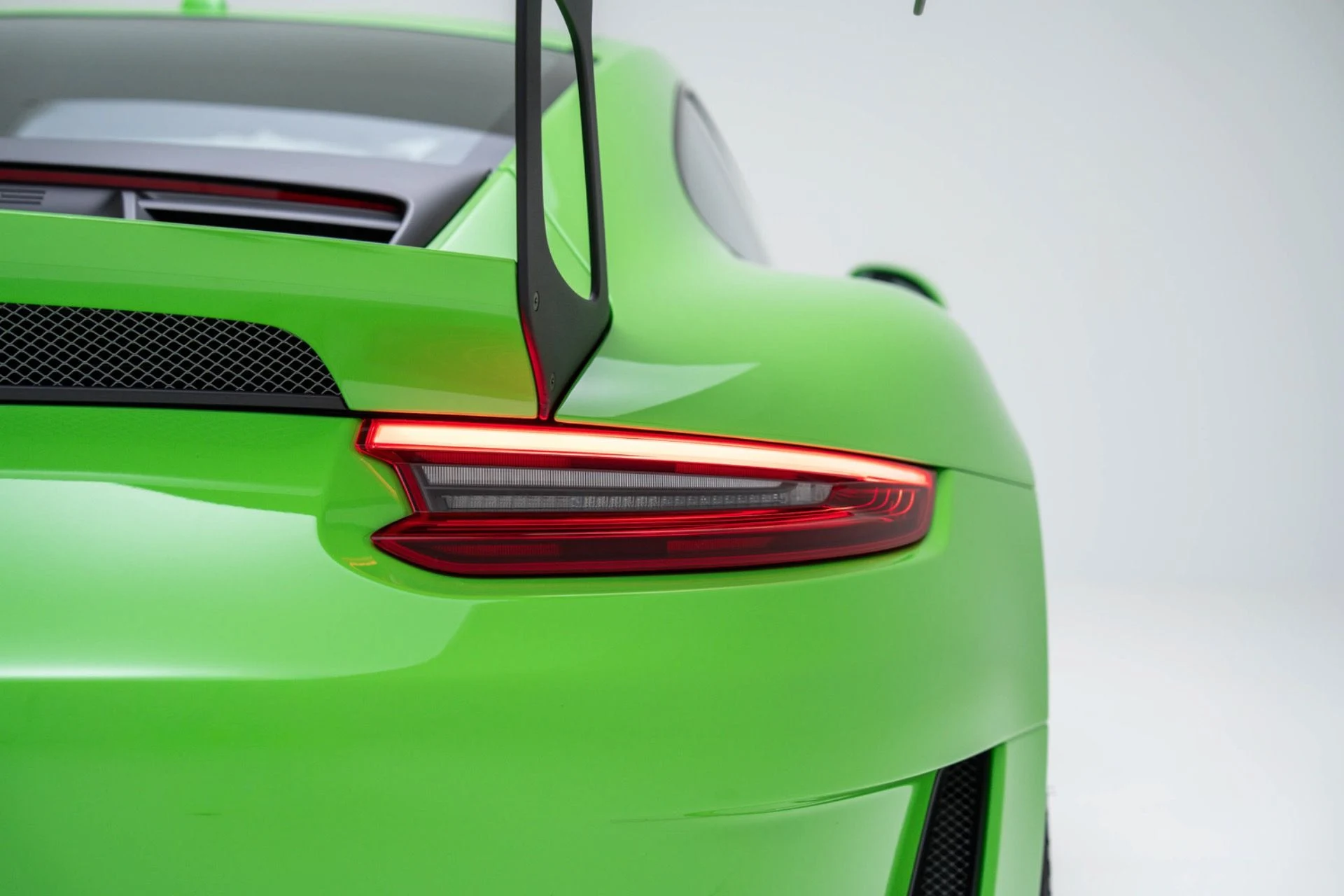 mph047_4189500935_Used_2019_Porsche_911_GT_3_RS_1774471173_59e191b5f5