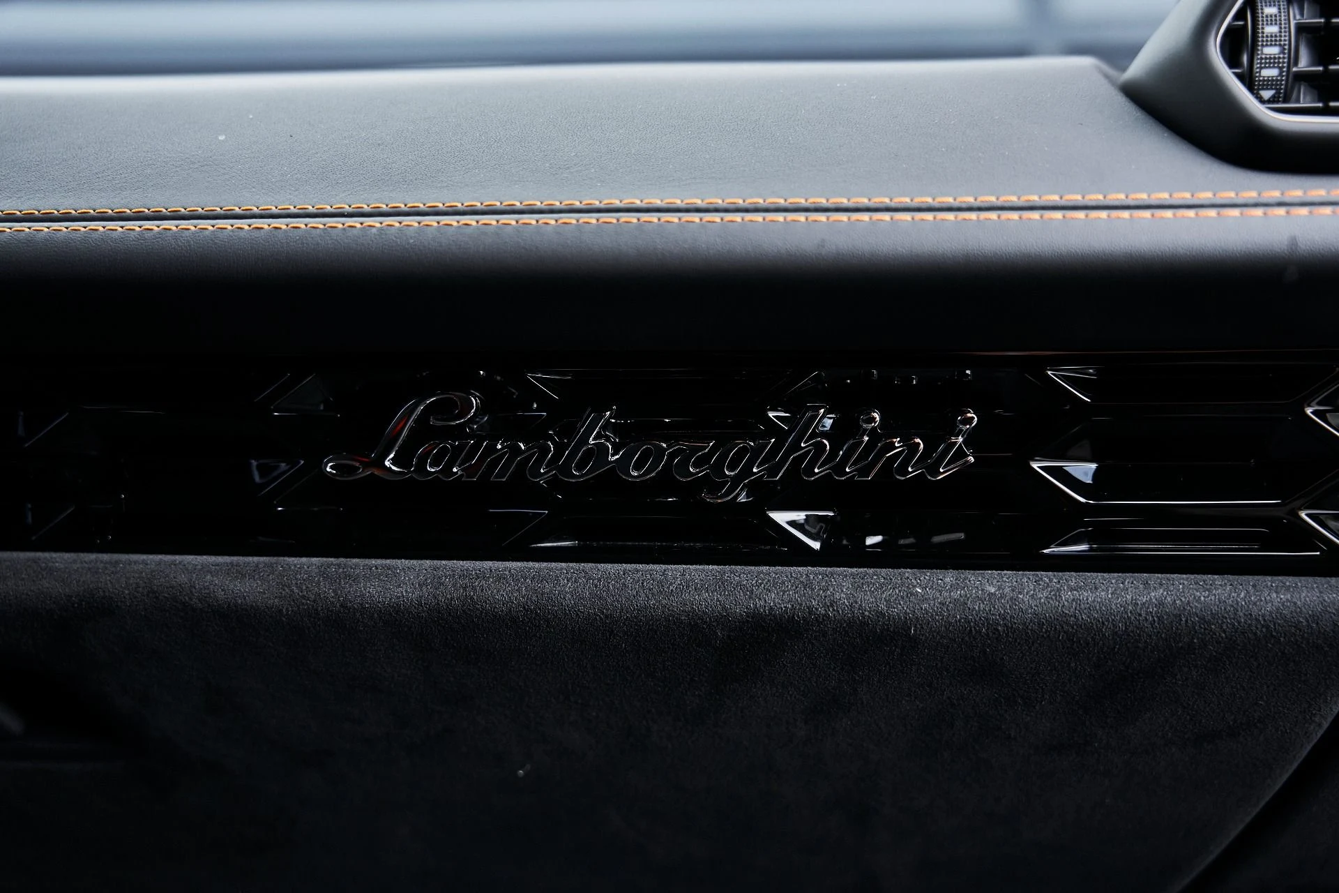 mph047_419106638_Used_2023_Lamborghini_Huracan_Sterrato_Base_1780101787_0b997cd90b