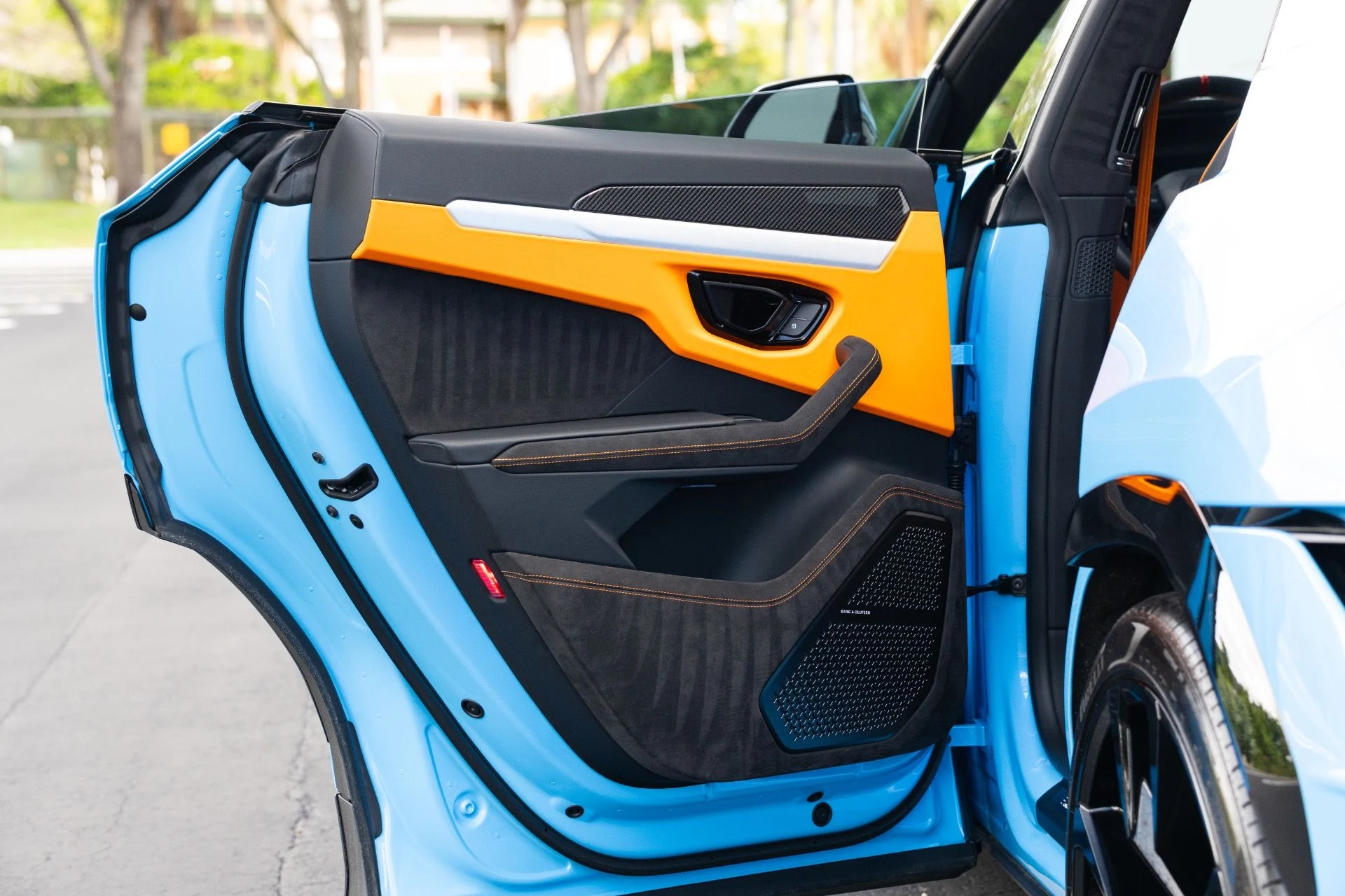 mph047_4199966342_Used_2024_Lamborghini_Urus_S_1773951175_3de450e261