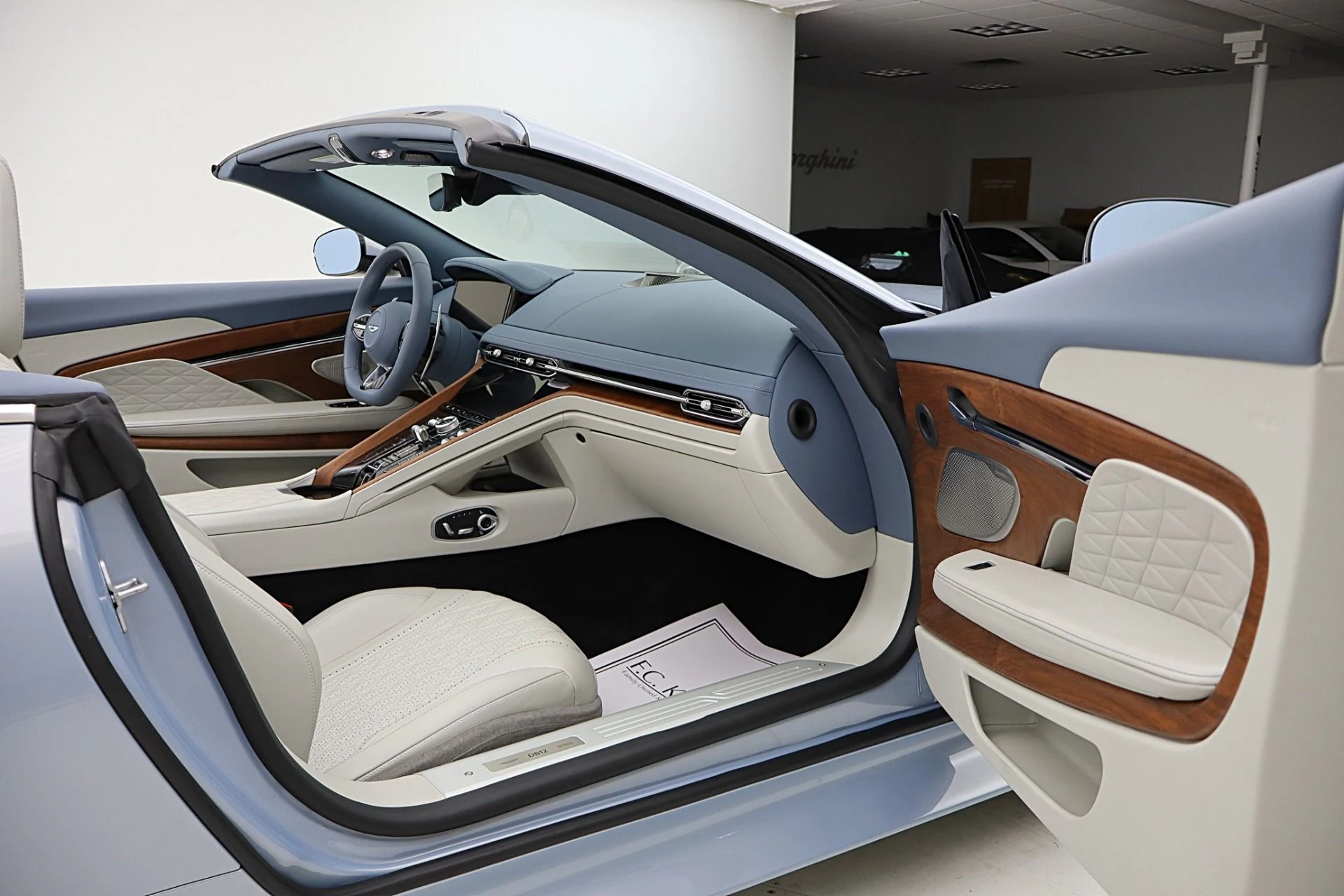 mph047_4213955061_New_2026_Aston_Martin_DB_12_Volante_fd4c063918