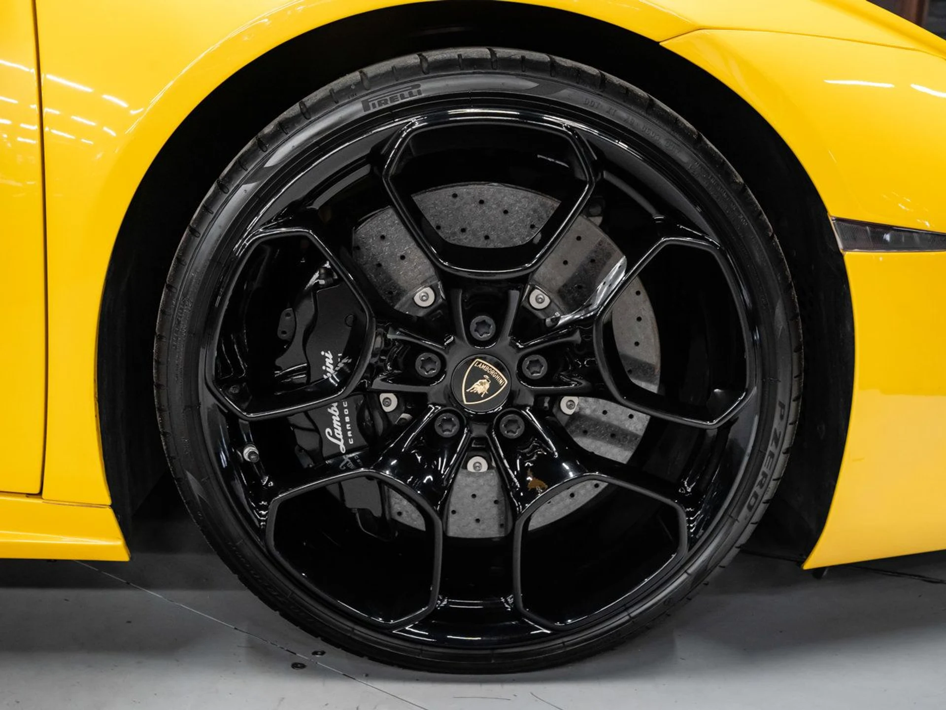 mph047_4217706358_lamborghini_huracan_2017_3db1505ec2
