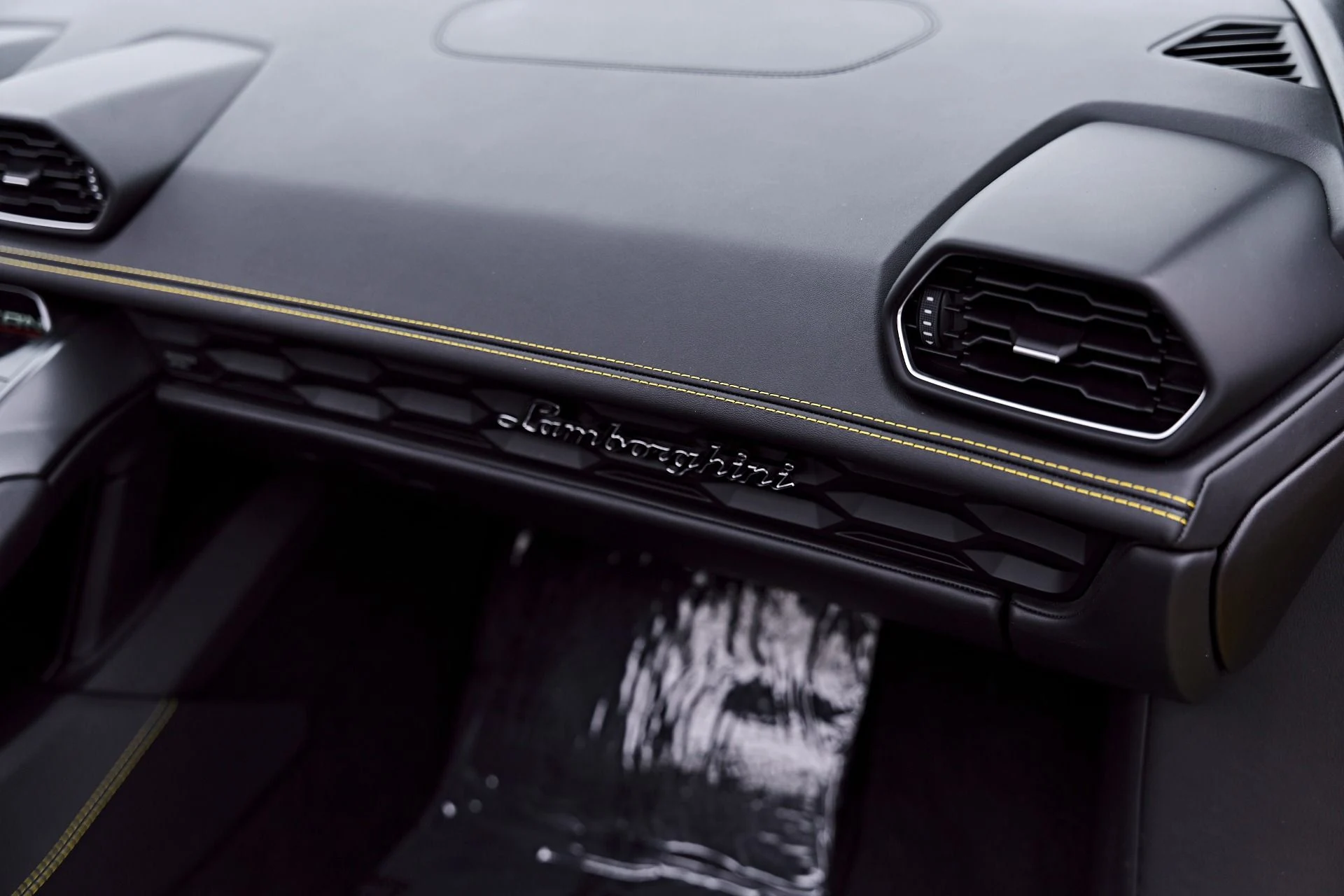 mph047_4239178573_Used_2018_Lamborghini_Huracan_LP_580_2_S_1784246854_a717fcfb0d