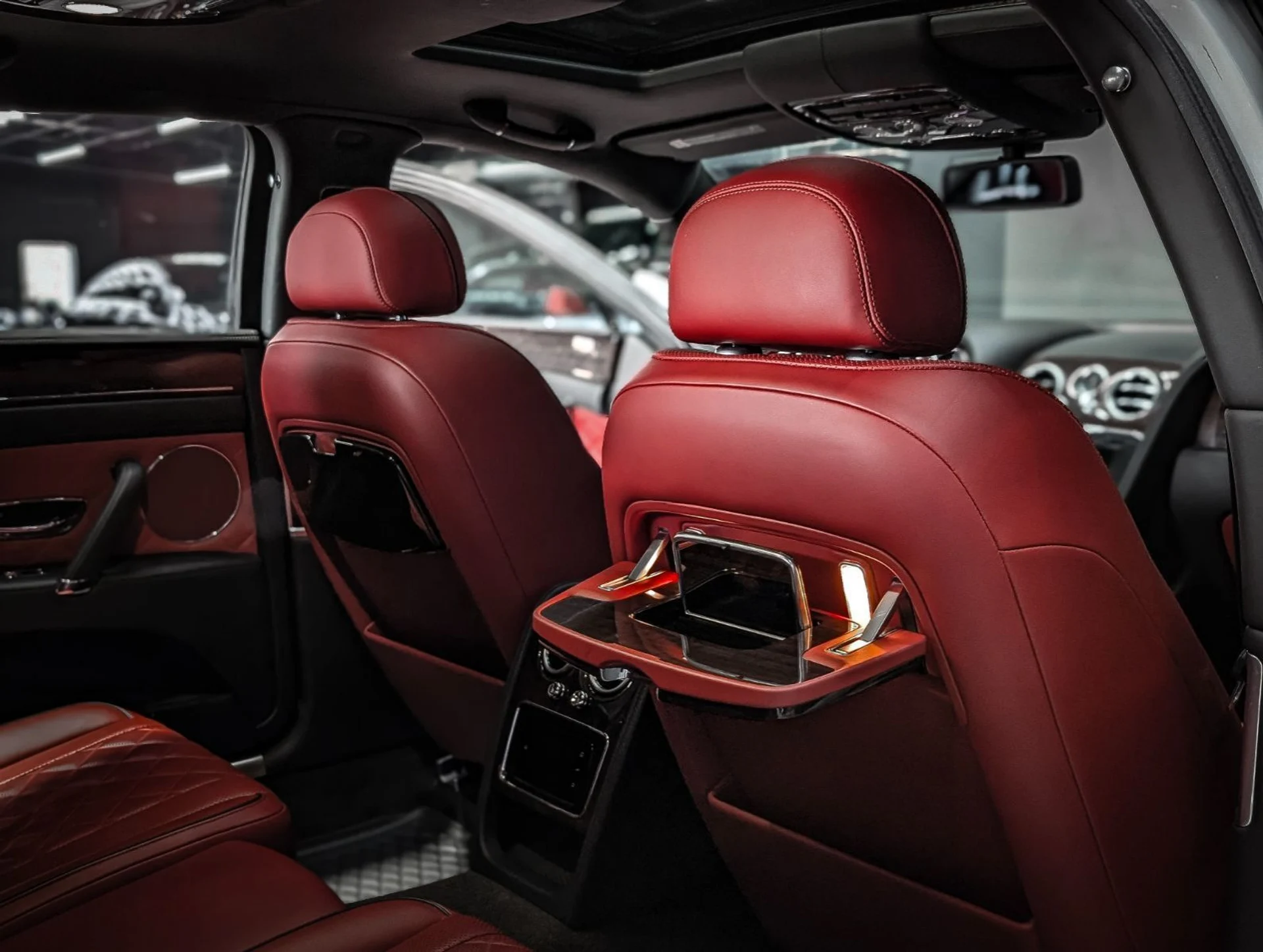 mph047_4277756705_36587952_06666_2017_bentley_flying_spur_074_9043dab685