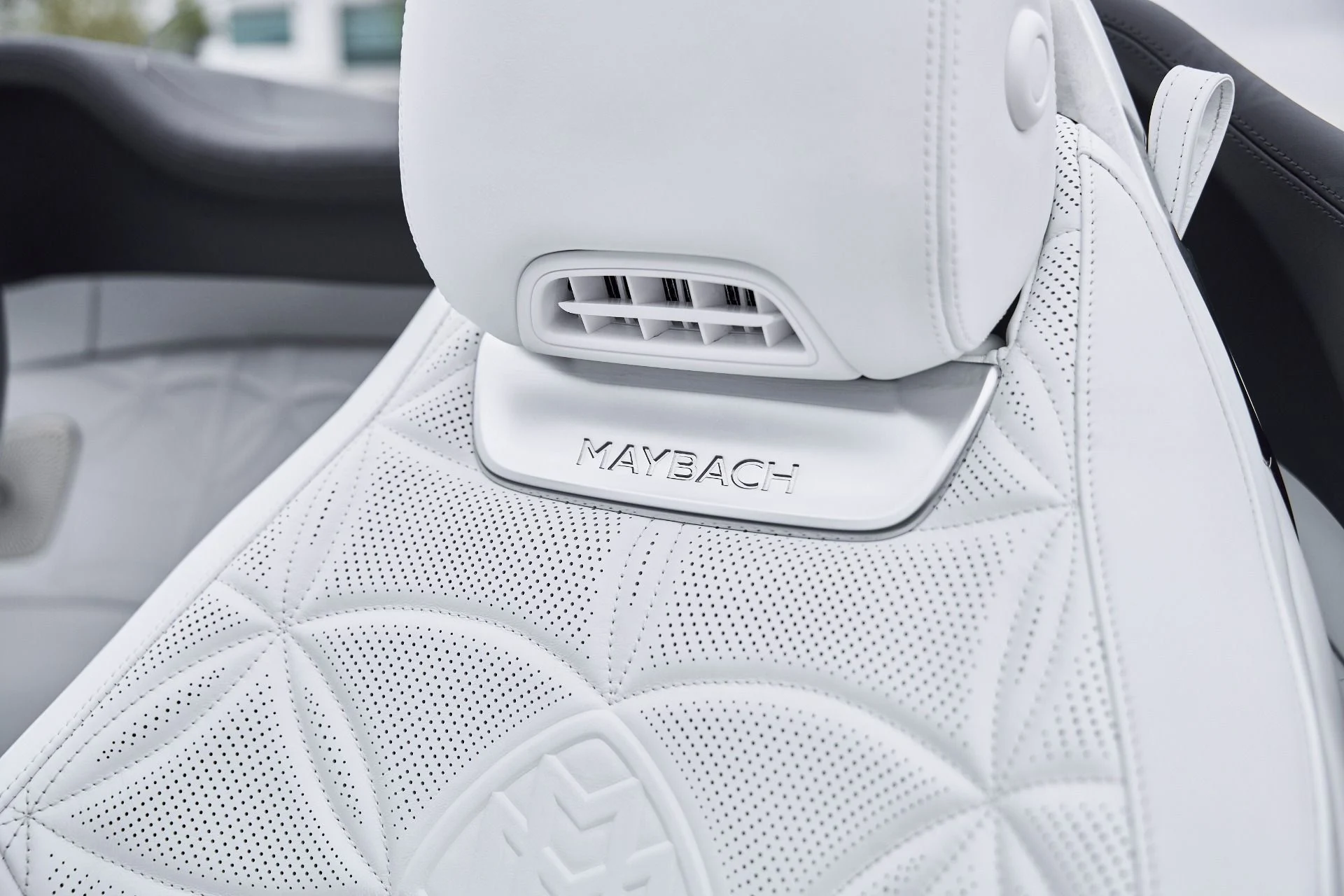 mph047_4283063405_Used_2026_Mercedes_Benz_SL_Class_Maybach_SL_680_1767218146_4d9eff6151