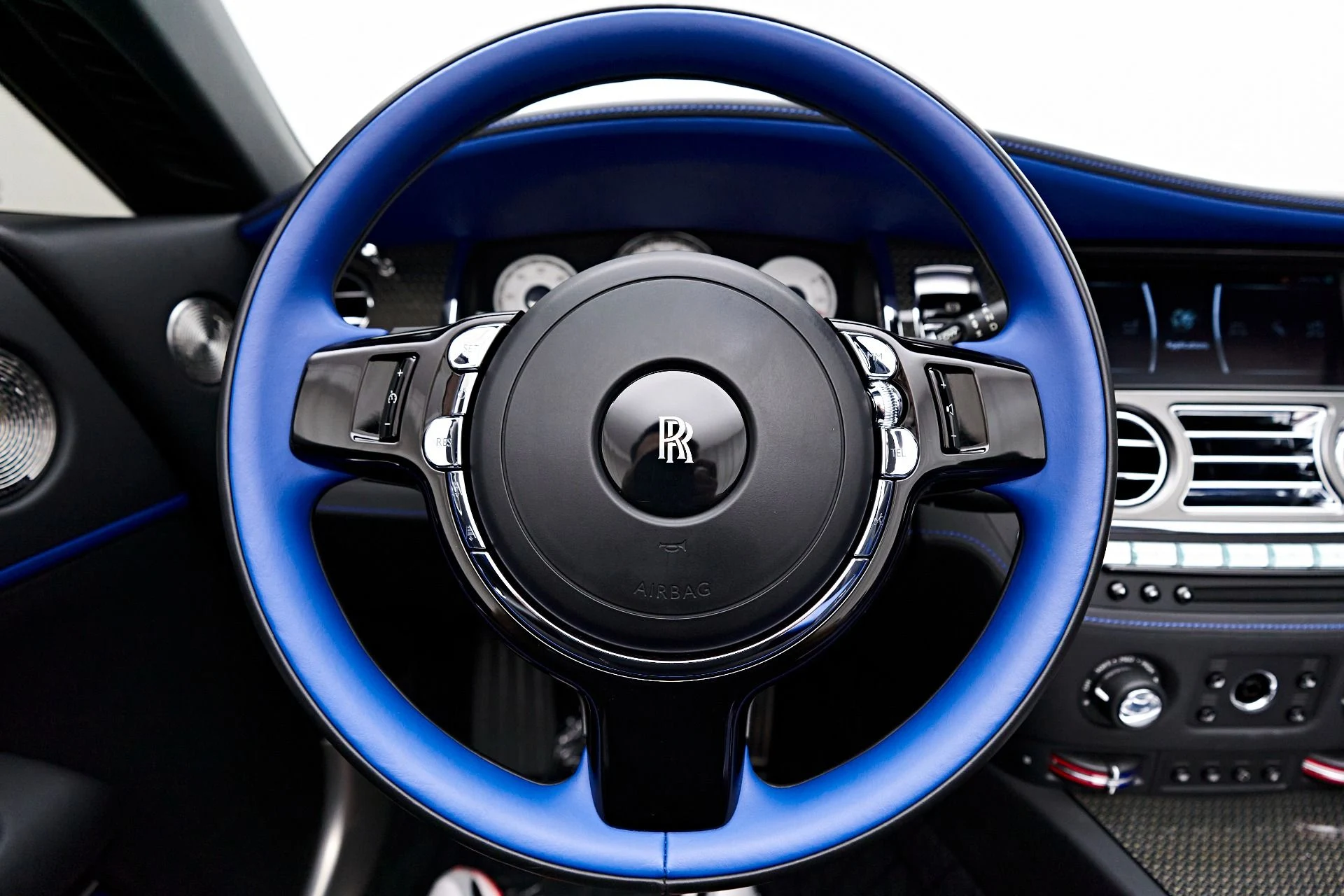 mph047_428313877_Used_2018_Rolls_Royce_Dawn_Base_1712097649_e288feae2d