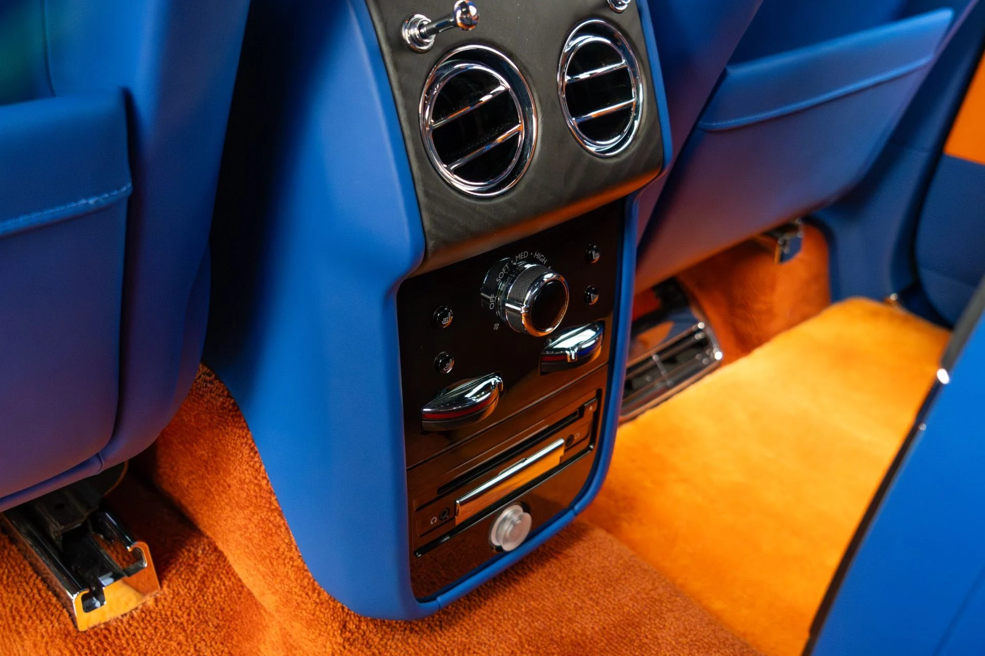 mph047_428391917_Used_2019_Rolls_Royce_Cullinan_1764189669_efa7ca9990