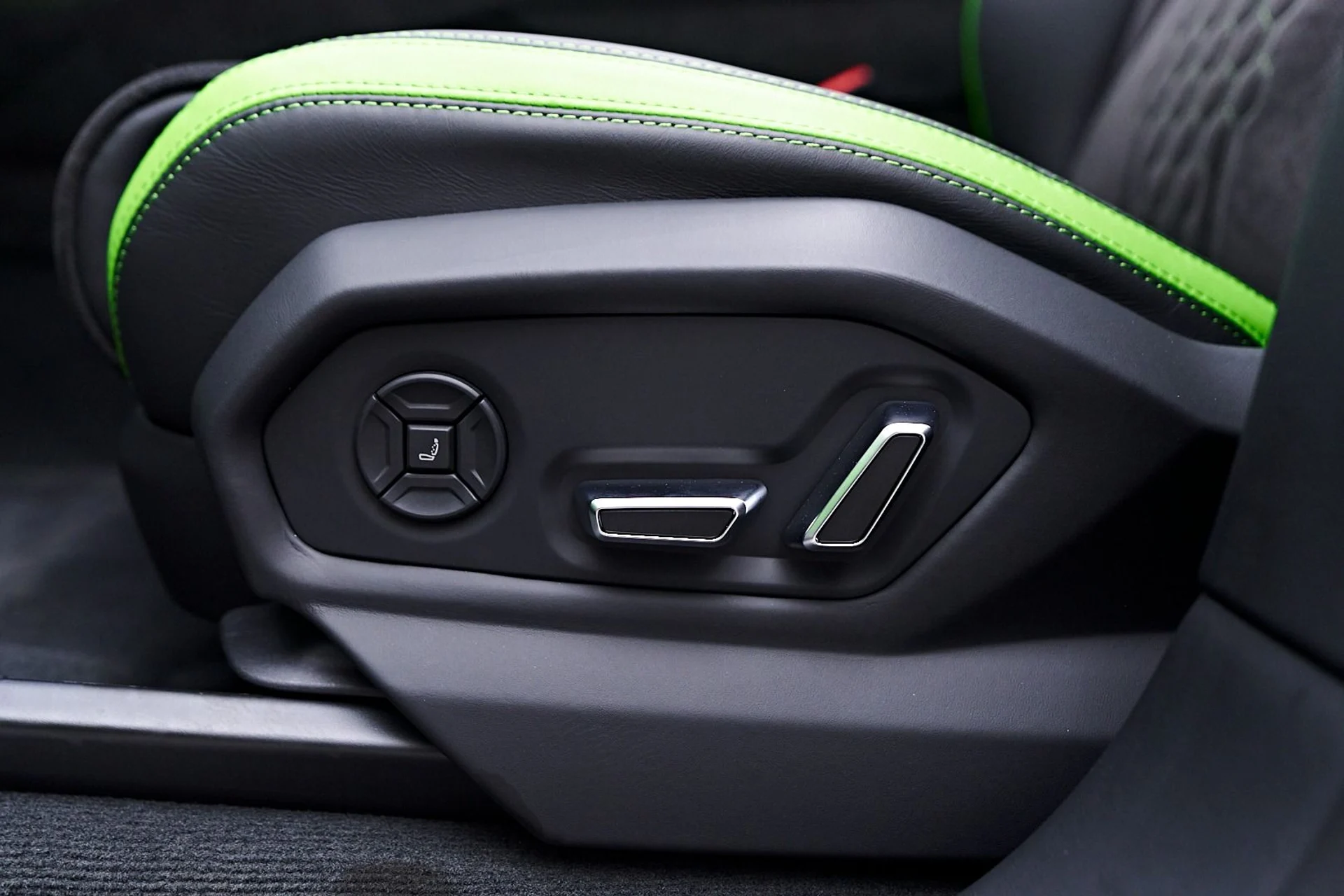 mph047_440070907_Used_2024_Lamborghini_Urus_S_1745956869_156898da32