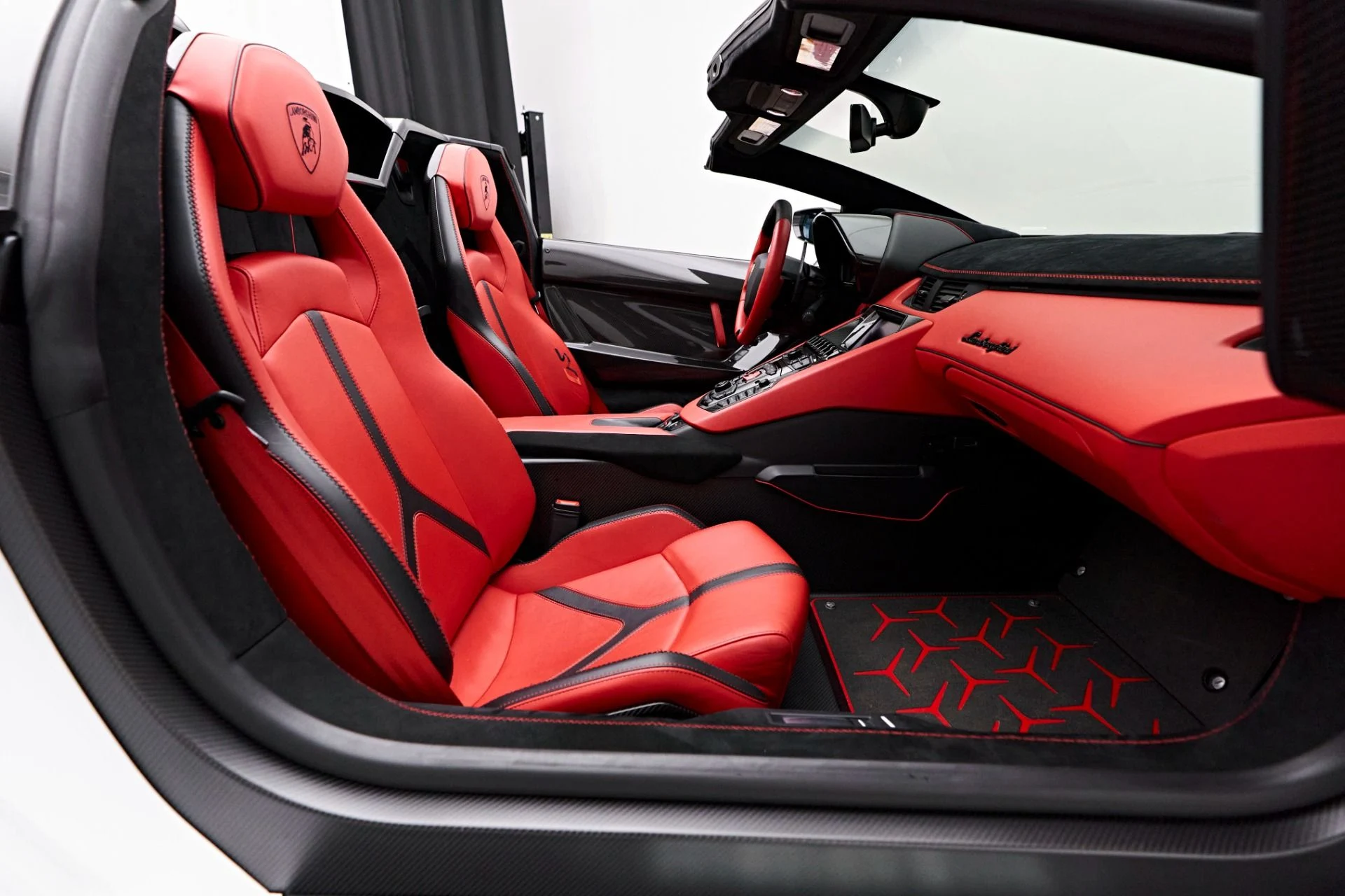 mph047_458960640_Used_2021_Lamborghini_Aventador_SVJ_Base_1722739728_5f12ec260f