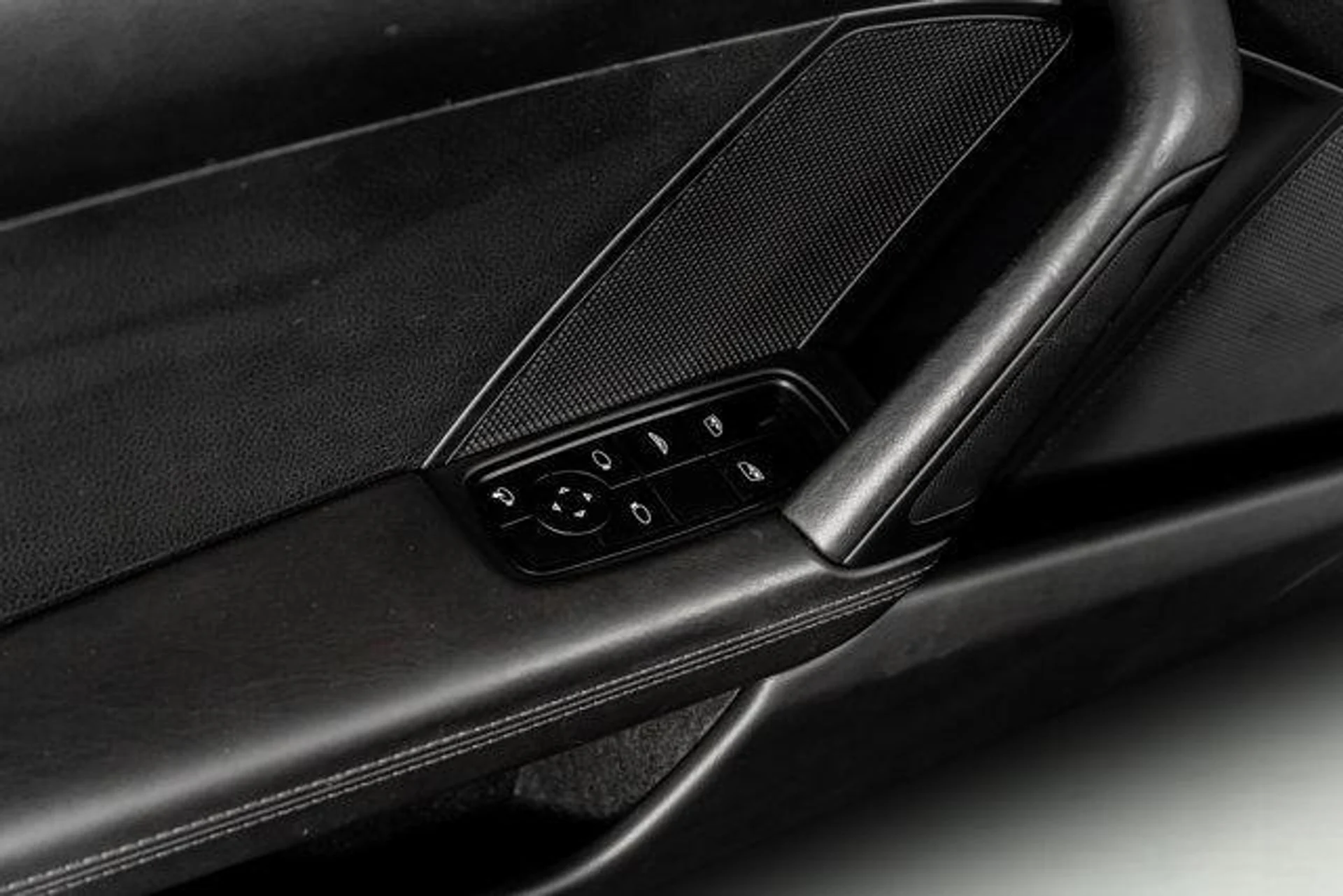 mph047_475603395_n_Yn00y6_Tg_Tx_UMNGT_9_Ap2_S_Pfv10_M_68299a0733