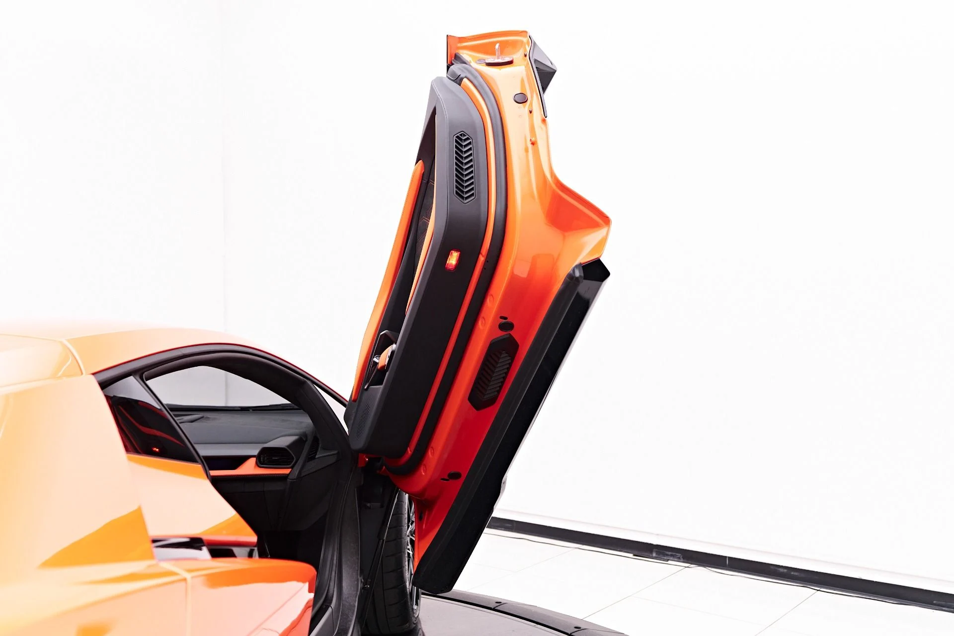 mph047_499489457_Used_2024_Lamborghini_Revuelto_Base_1755224841_0e77206b6b