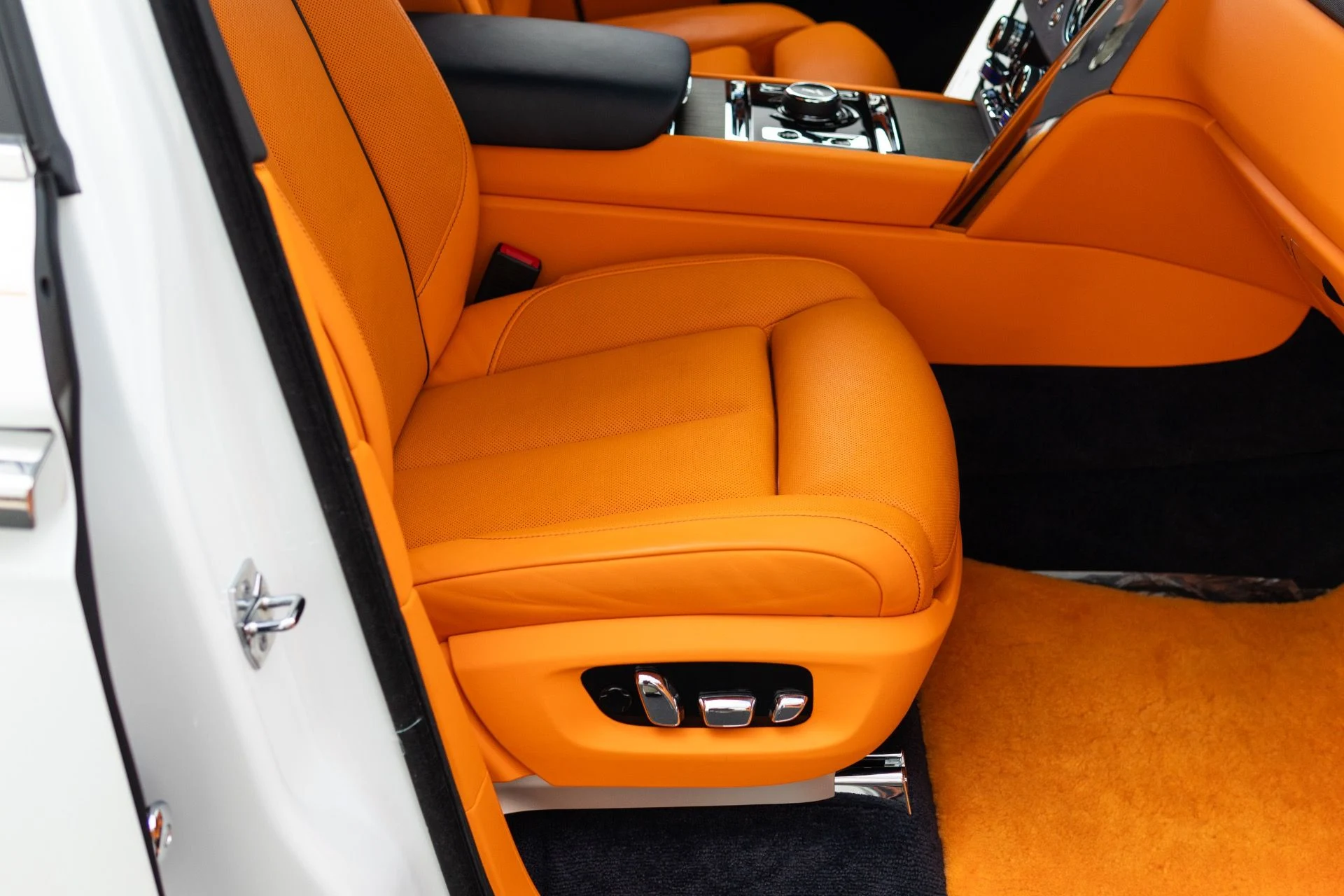 mph047_504786069_Used_2023_Rolls_Royce_Cullinan_1766776442_abcfb34944