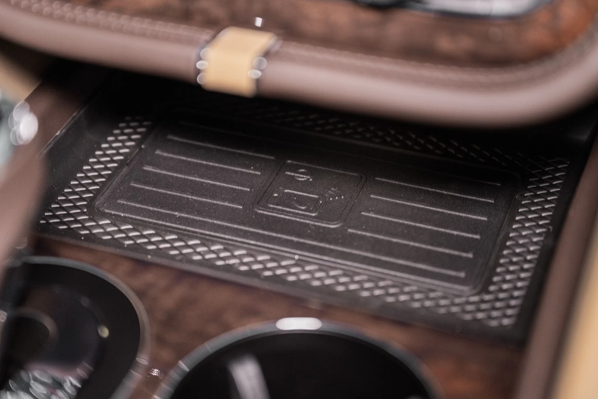 mph047_506259203_Used_2025_Bentley_Bentayga_EWB_Mulliner_V8_1762964457_9cb0242ae8