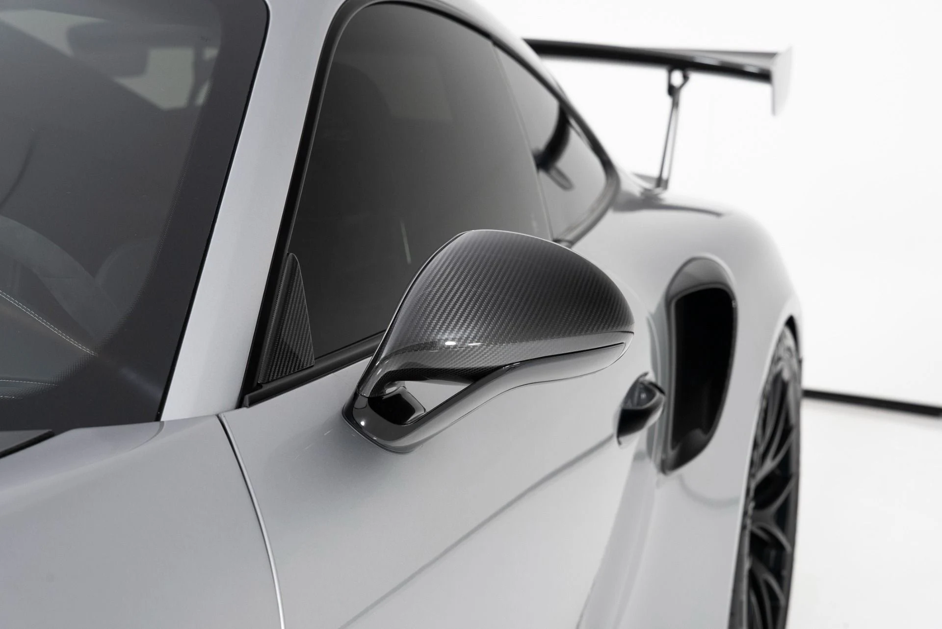 mph047_513166171_Used_2018_Porsche_911_GT_2_RS_1743813005_fb6a5d627a