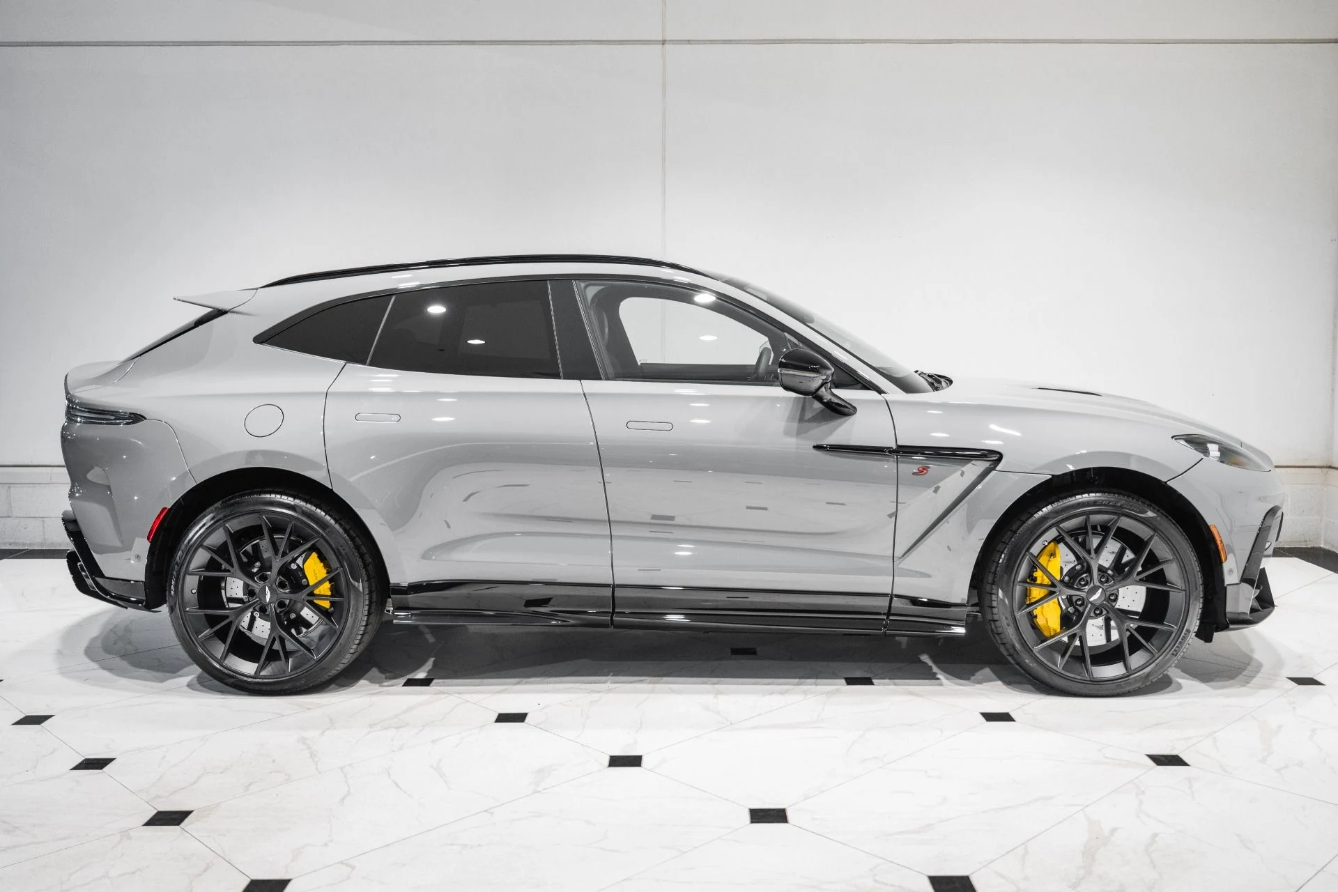 mph047_519224443_New_2026_Aston_Martin_DBX_S_1778681702_69ce48523f