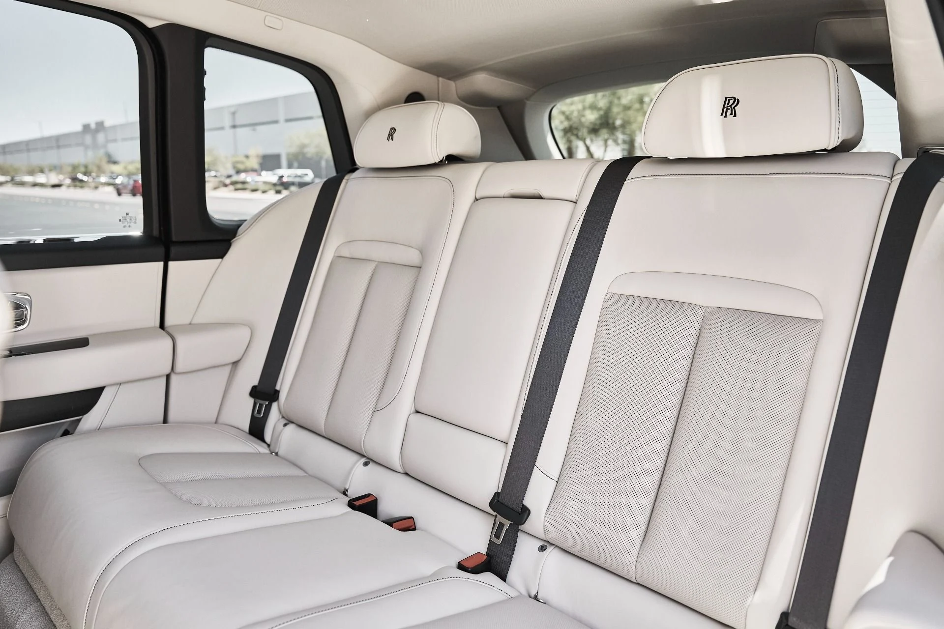mph047_522016139_Used_2025_Rolls_Royce_Cullinan_Base_1781217322_3495a72608