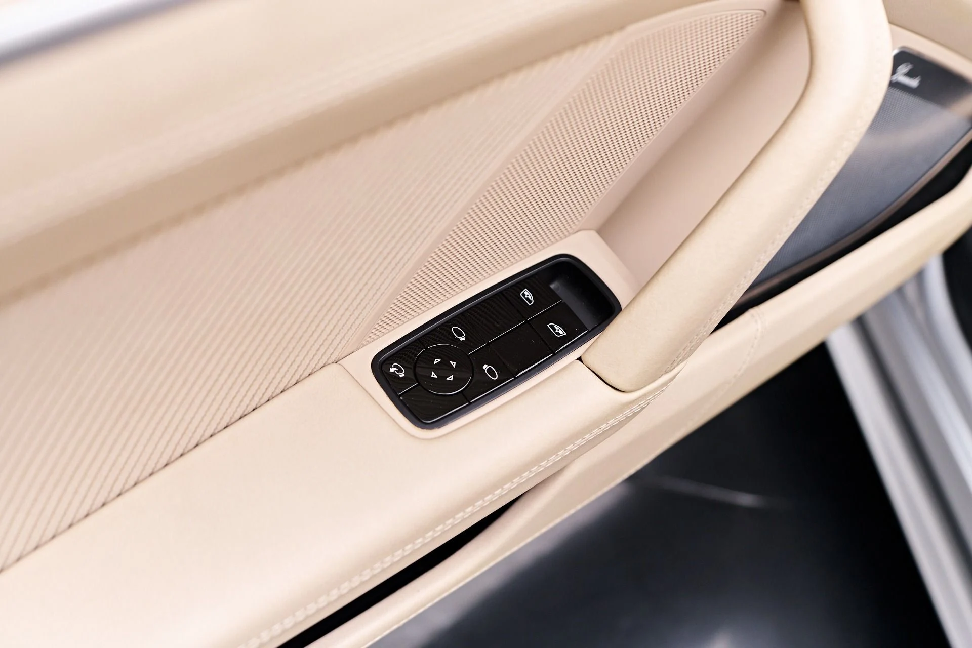 mph047_572044720_Used_2021_Porsche_911_Targa_4_S_1757037668_d684facc1f