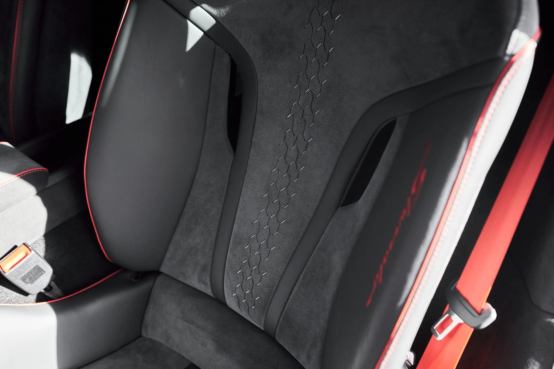 mph047_610475694_Used_2023_Lamborghini_Huracan_Base_1764123617_a91d07ed9f