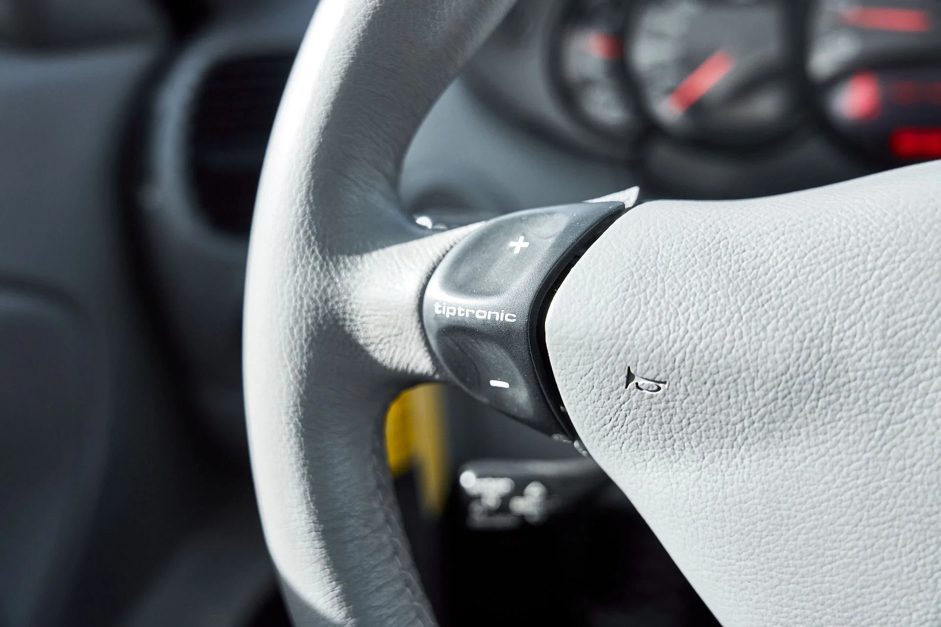 mph047_615639053_Used_2002_Porsche_911_Carrera_1766458483_d696958cd7