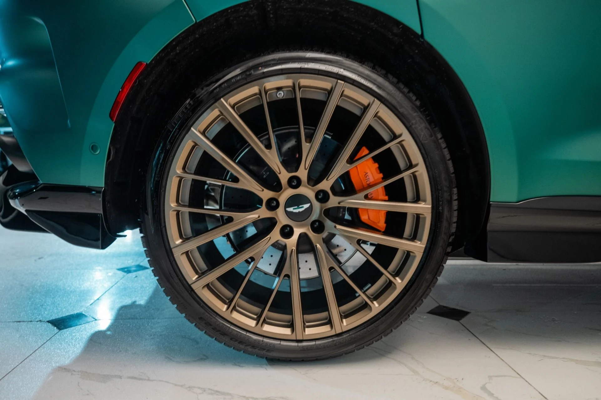 mph047_615945490_New_2025_Aston_Martin_DBX_707_1734712226_021b841313