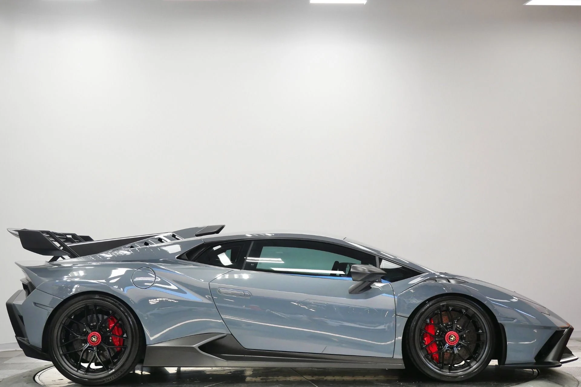 mph047_628770398_Used_2022_Lamborghini_Huracan_STO_VF_Supercharger_HRE_Carbon_Fiber_Wheels_1784928599_64b1e0ef6a