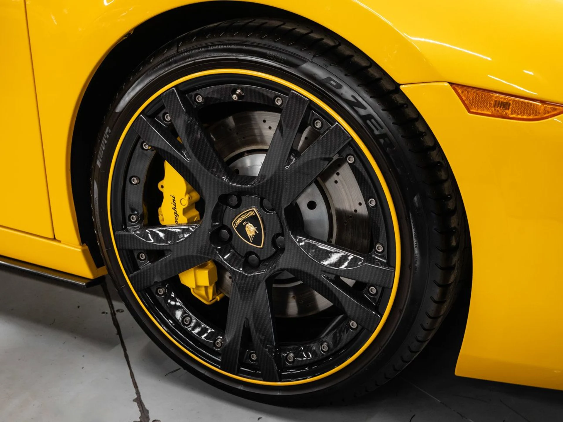 mph047_64046150_lamborghini_gallardo_2006_f1de01d6f3