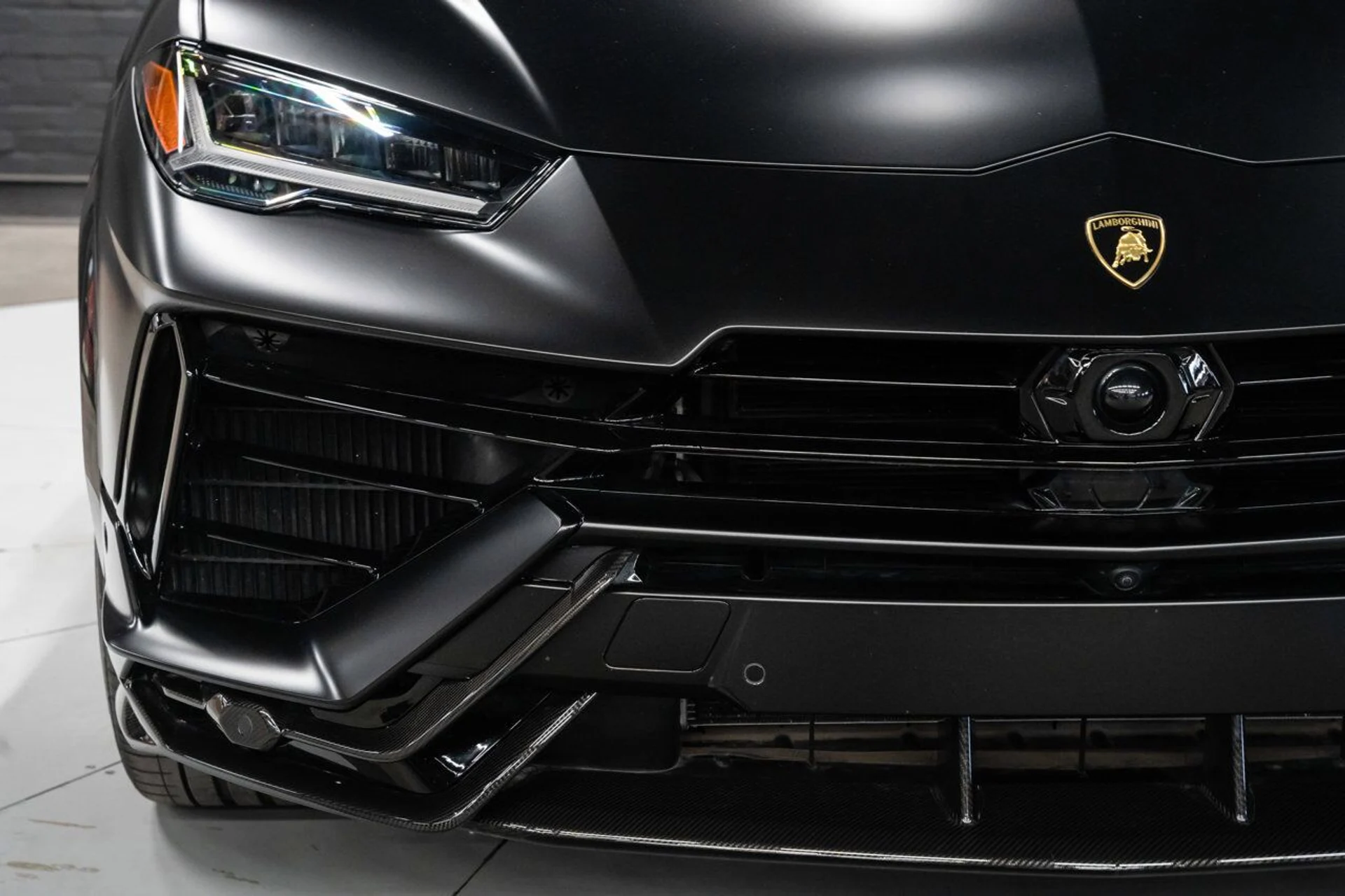 mph047_657441774_lamborghini_urus_2023_9bcbf96f58