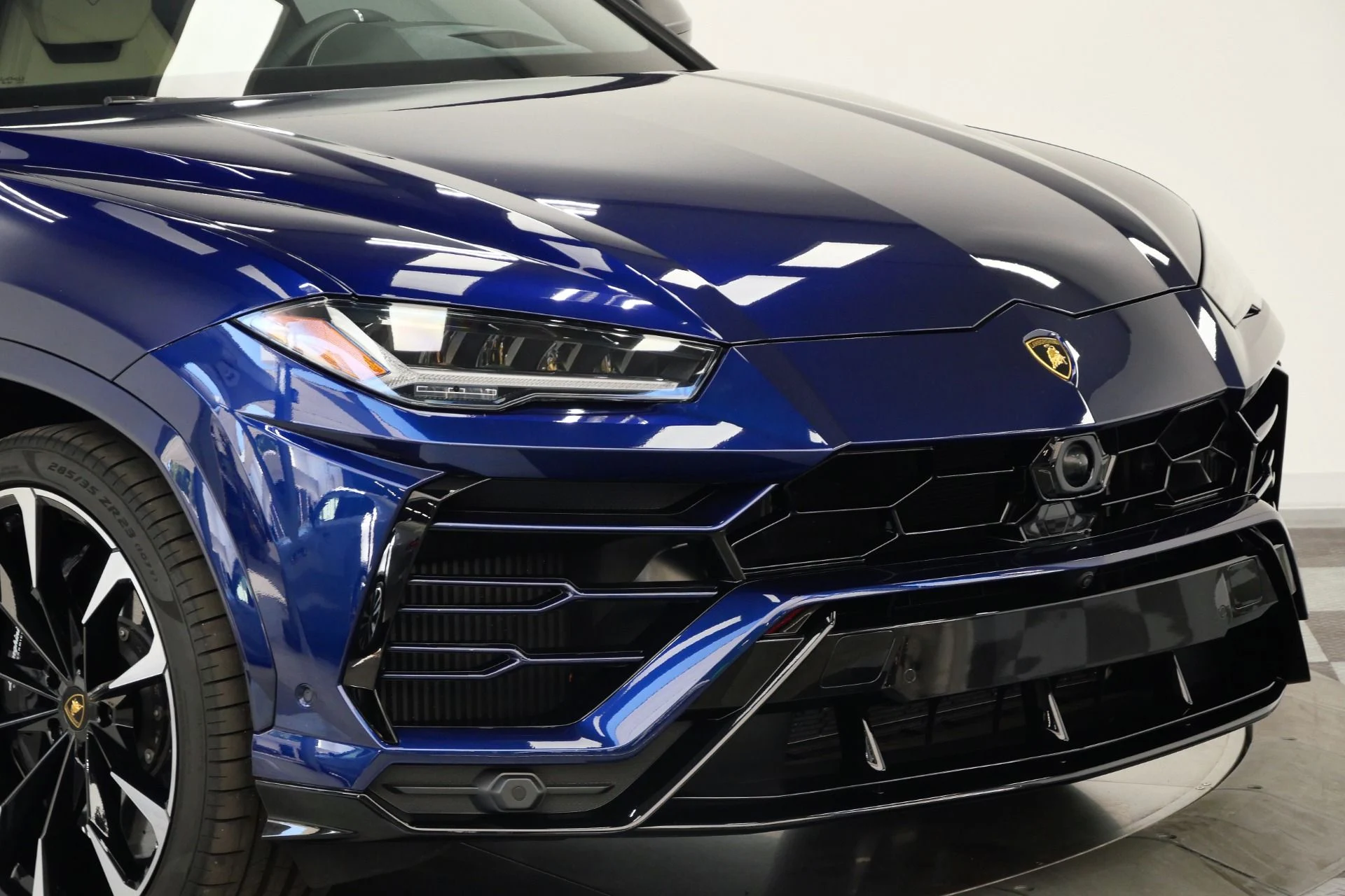 mph047_66436071_Used_2022_Lamborghini_Urus_23_Inch_Wheels_Two_Tone_Interior_Bang_and_Olufsen_Audio_1775677581_5fdebfd993